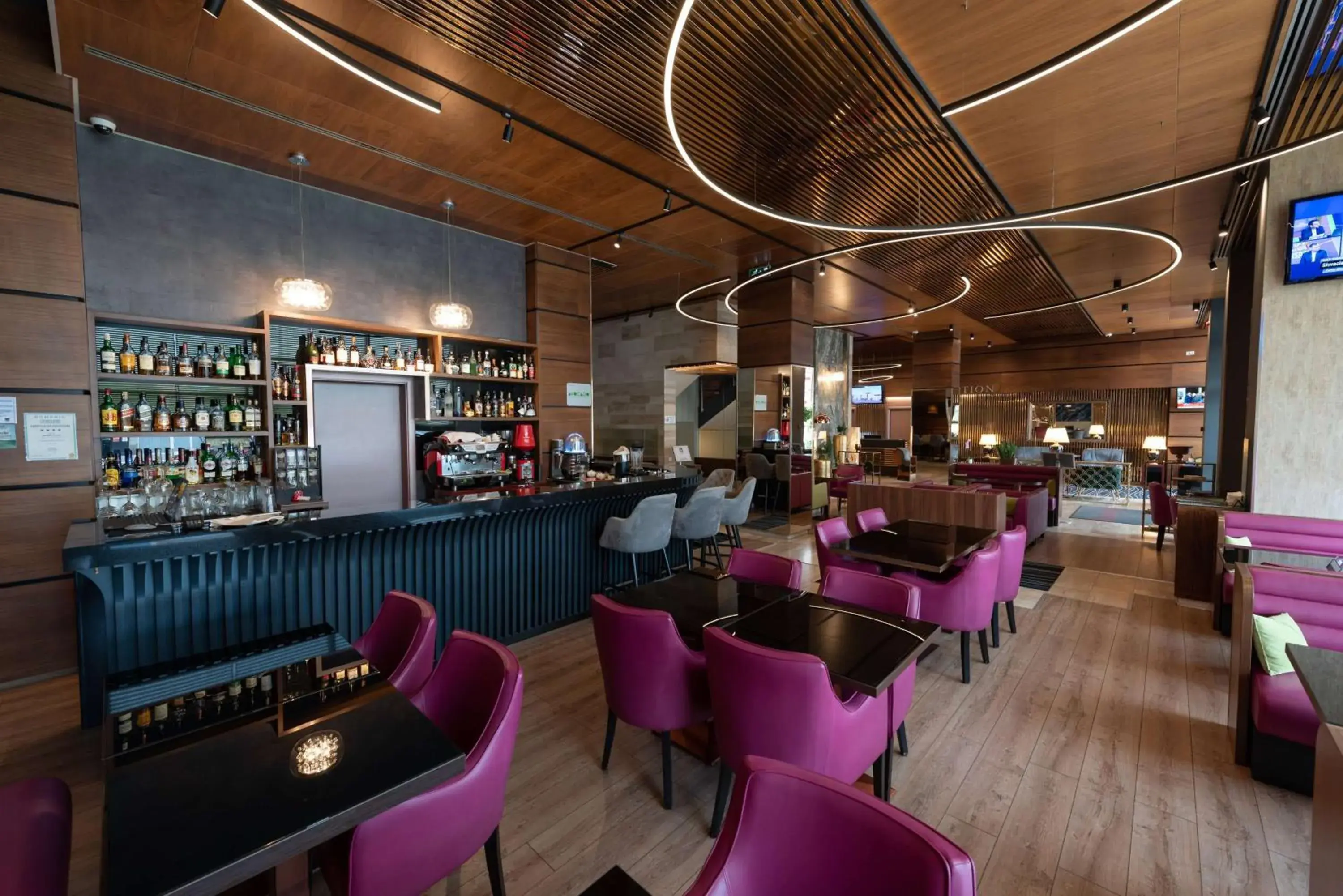 Restaurant/places to eat in Wyndham Cluj Restaurant/places to eat in Wyndham Cluj