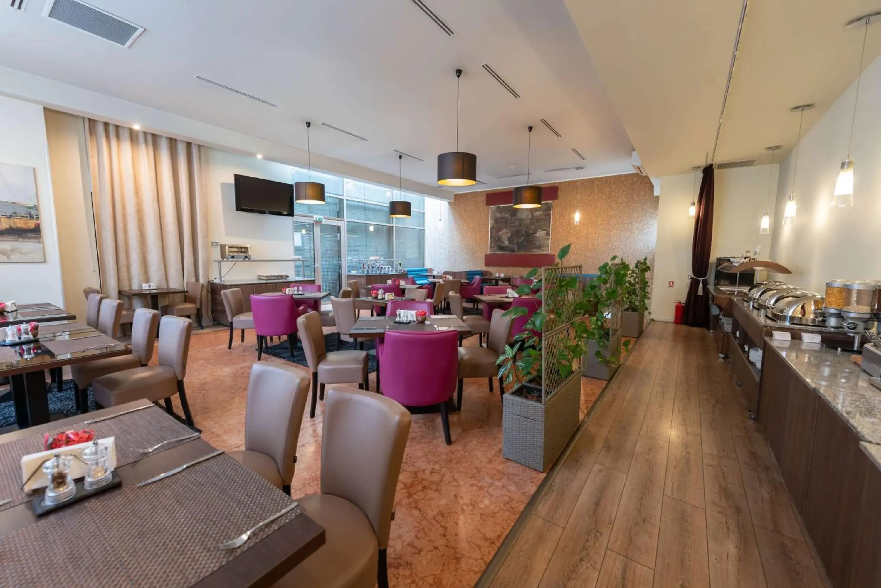 Restaurant/places to eat in Wyndham Cluj Restaurant/places to eat in Wyndham Cluj