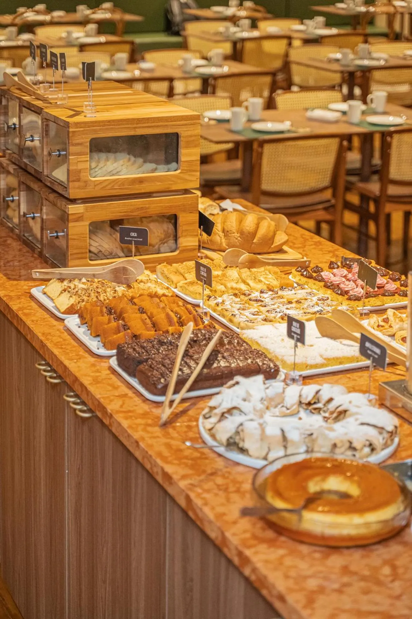 Restaurant/places to eat in Serrazul Hotel