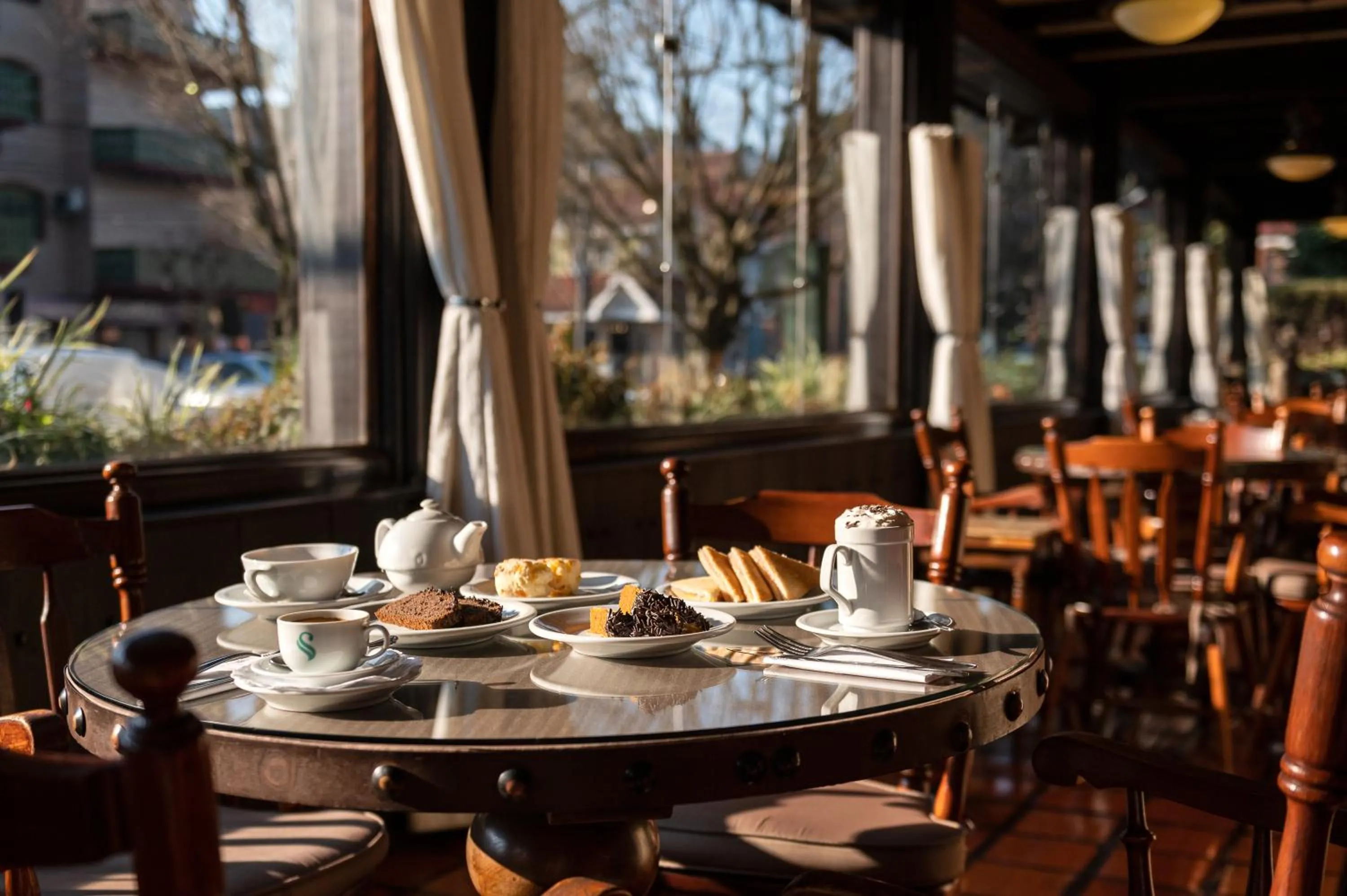 Restaurant/places to eat in Serrazul Hotel