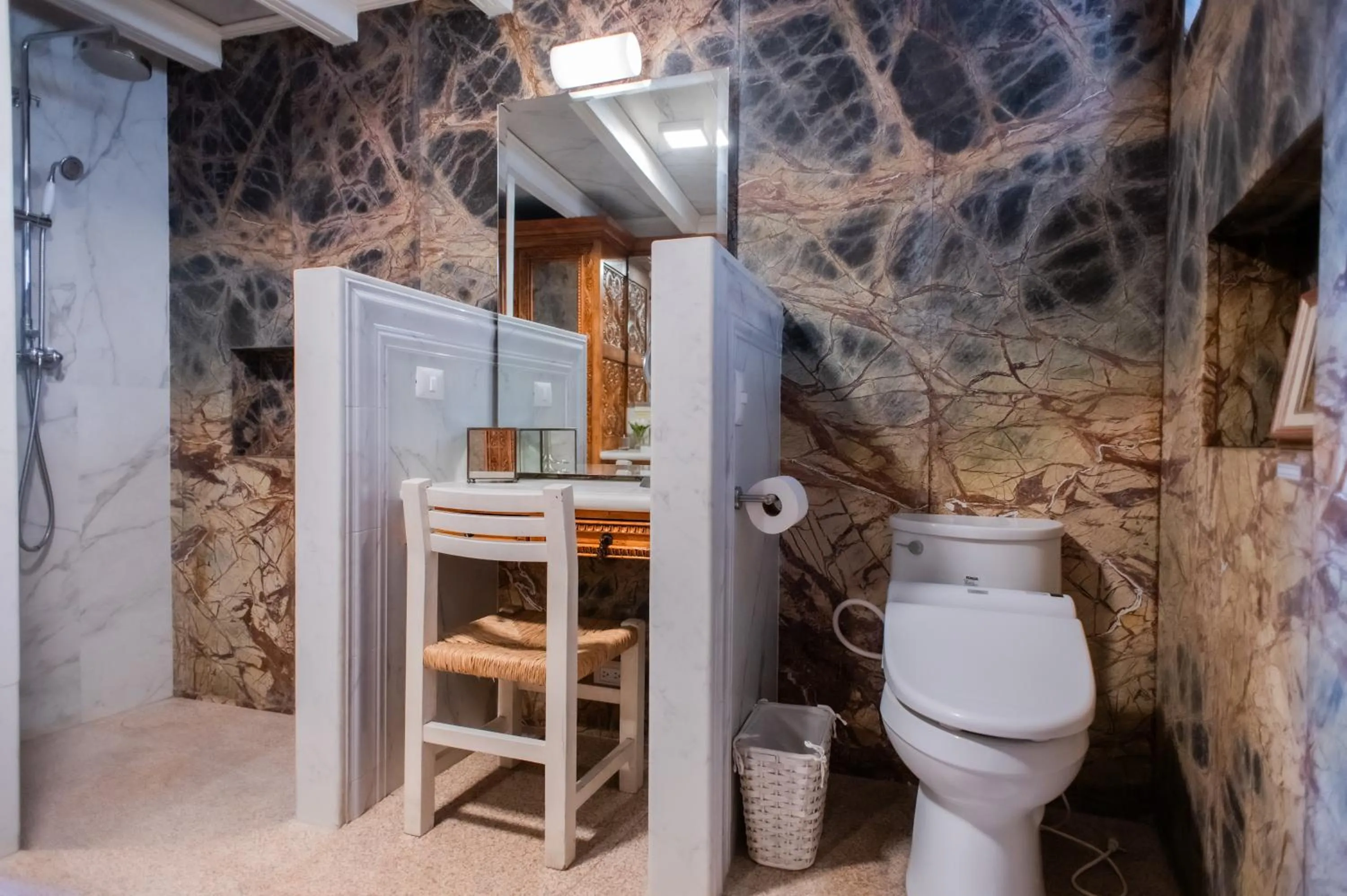 Shower in Casa Sollano 34