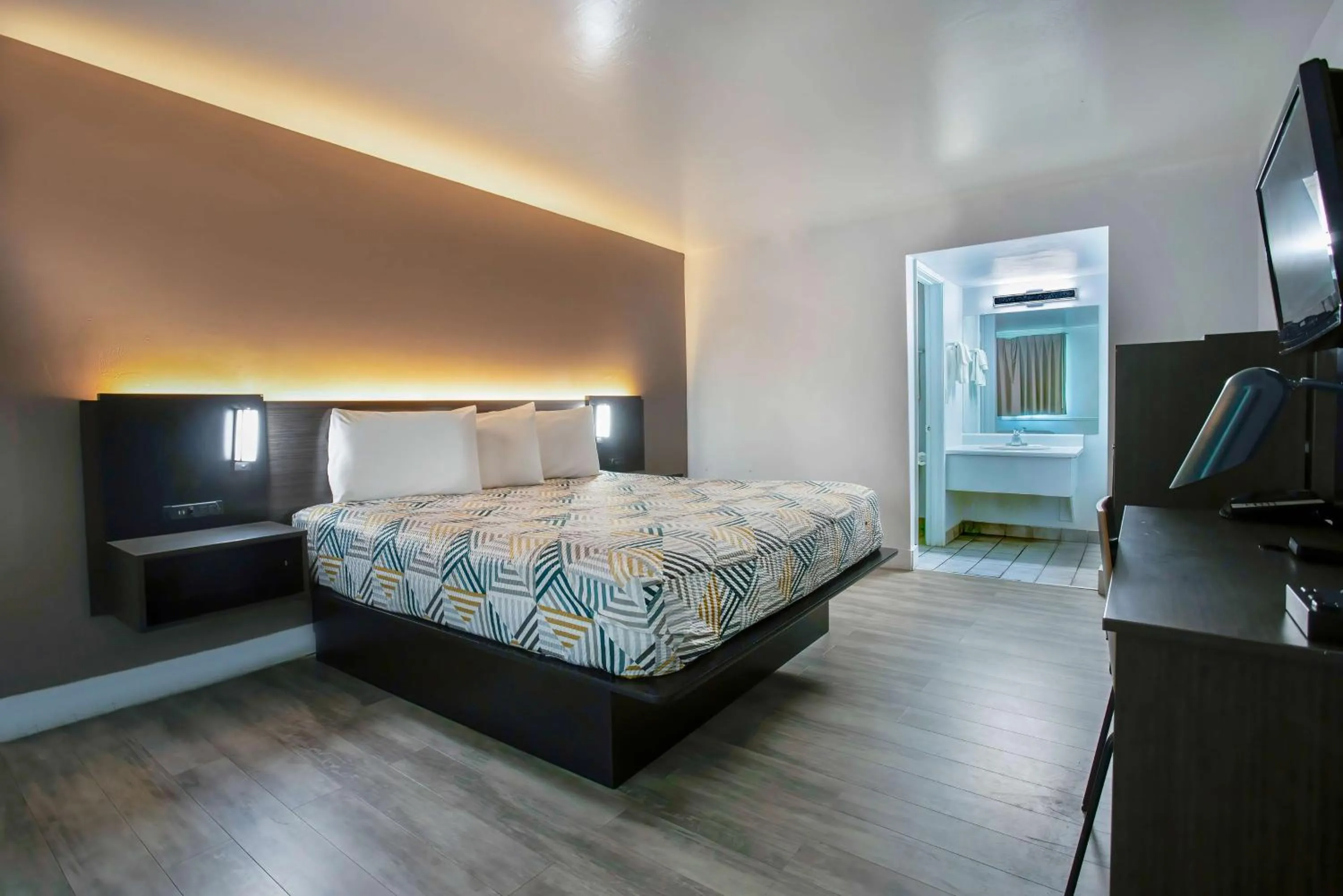 Bedroom, Bed in Motel 6 Tucson, AZ - East Williams Center