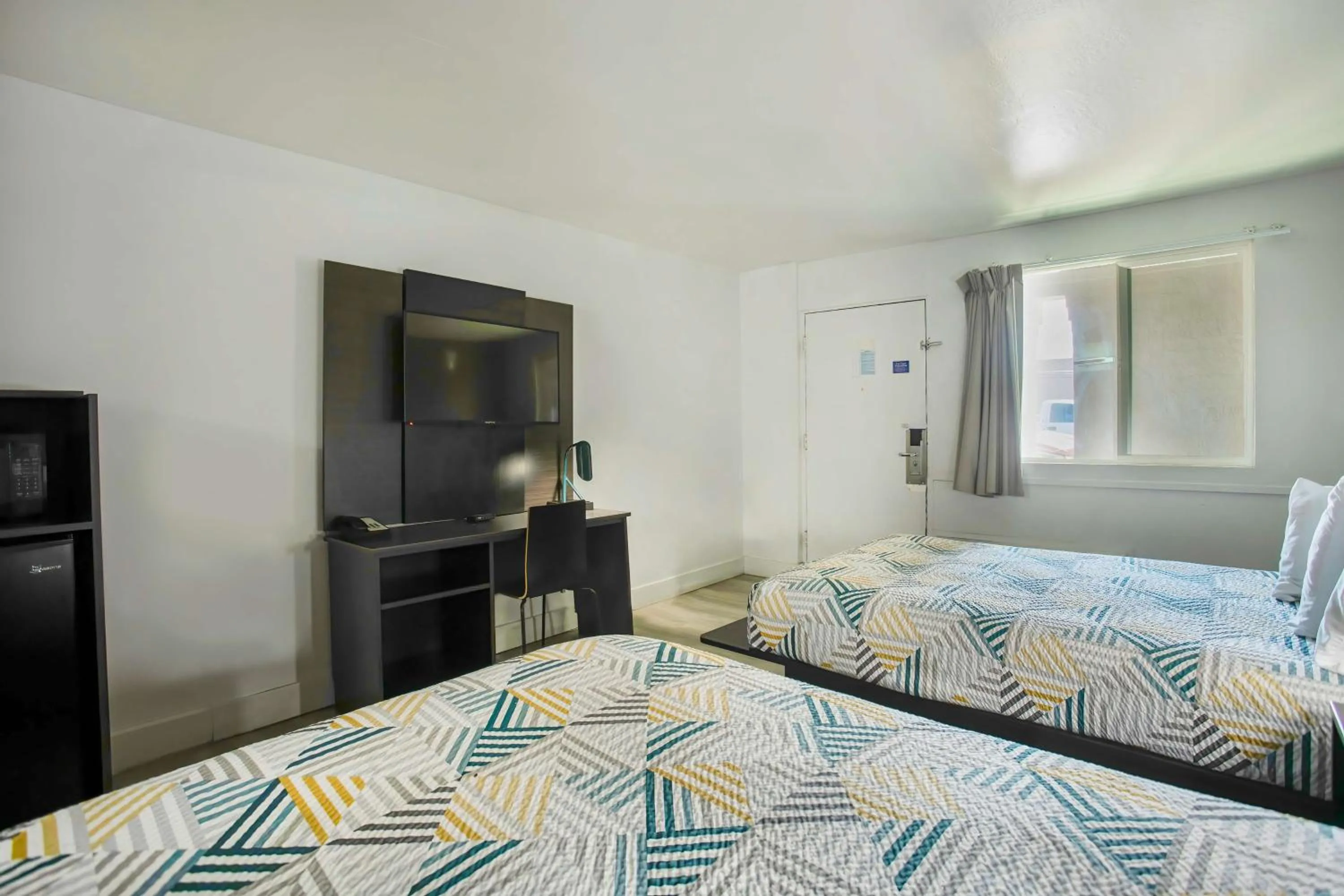 Bedroom, Bed in Motel 6 Tucson, AZ - East Williams Center