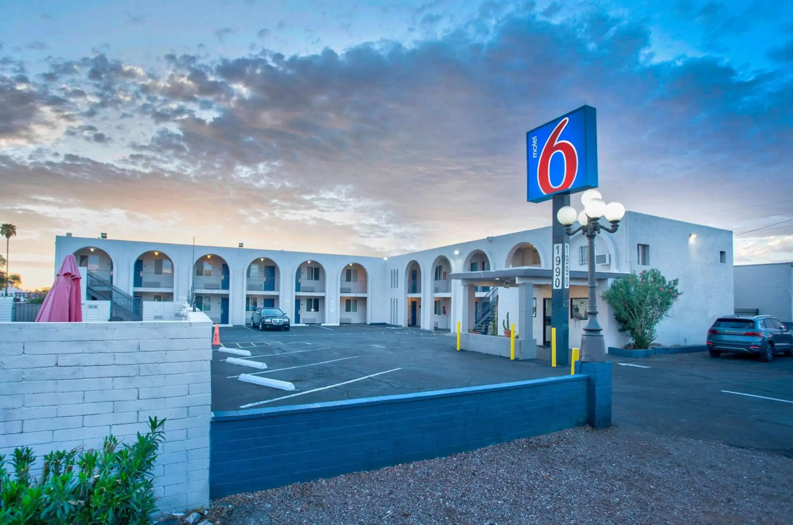 Property building in Motel 6 Tucson, AZ - East Williams Center Property building in Motel 6 Tucson, AZ - East Williams Center