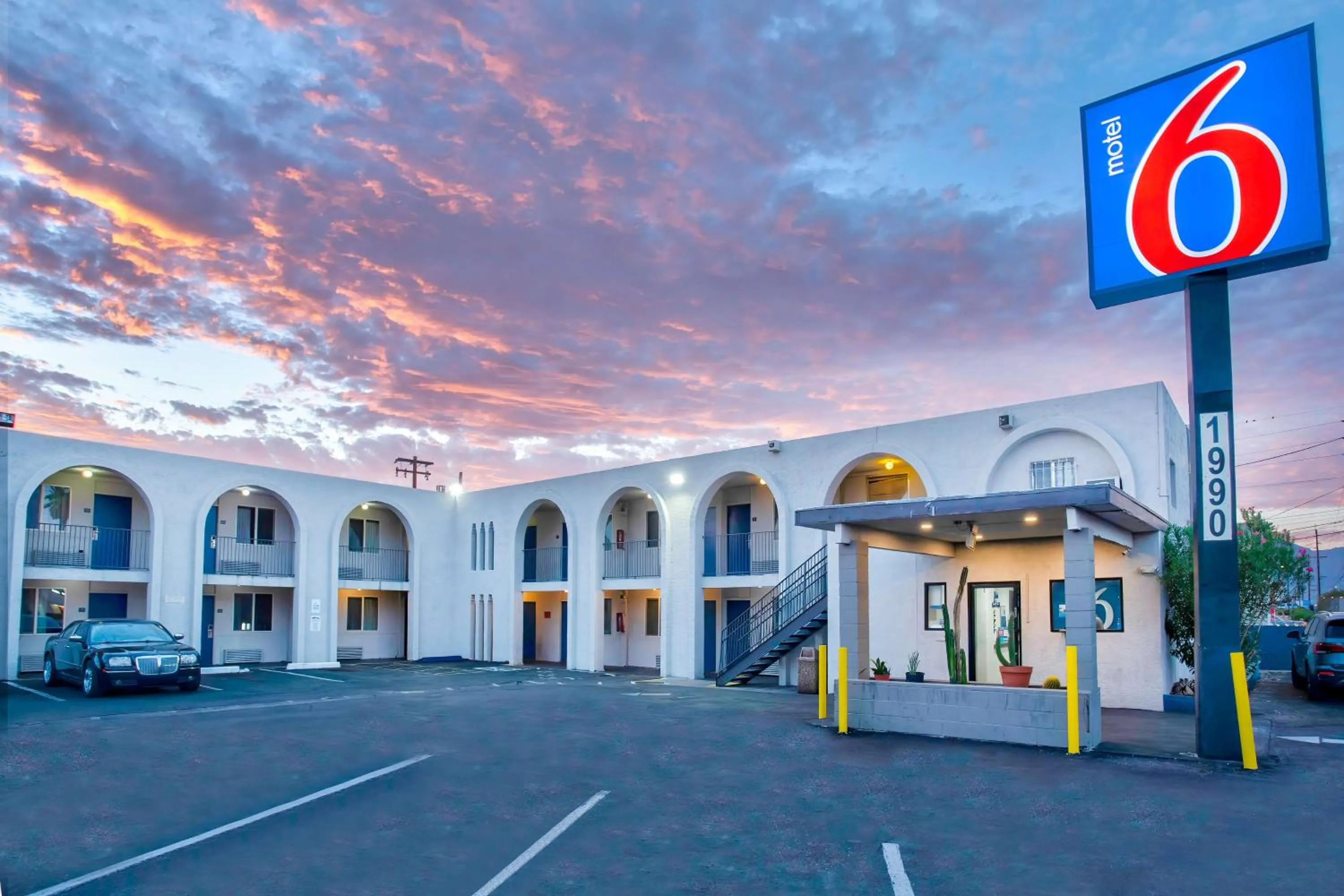 Property building in Motel 6 Tucson, AZ - East Williams Center