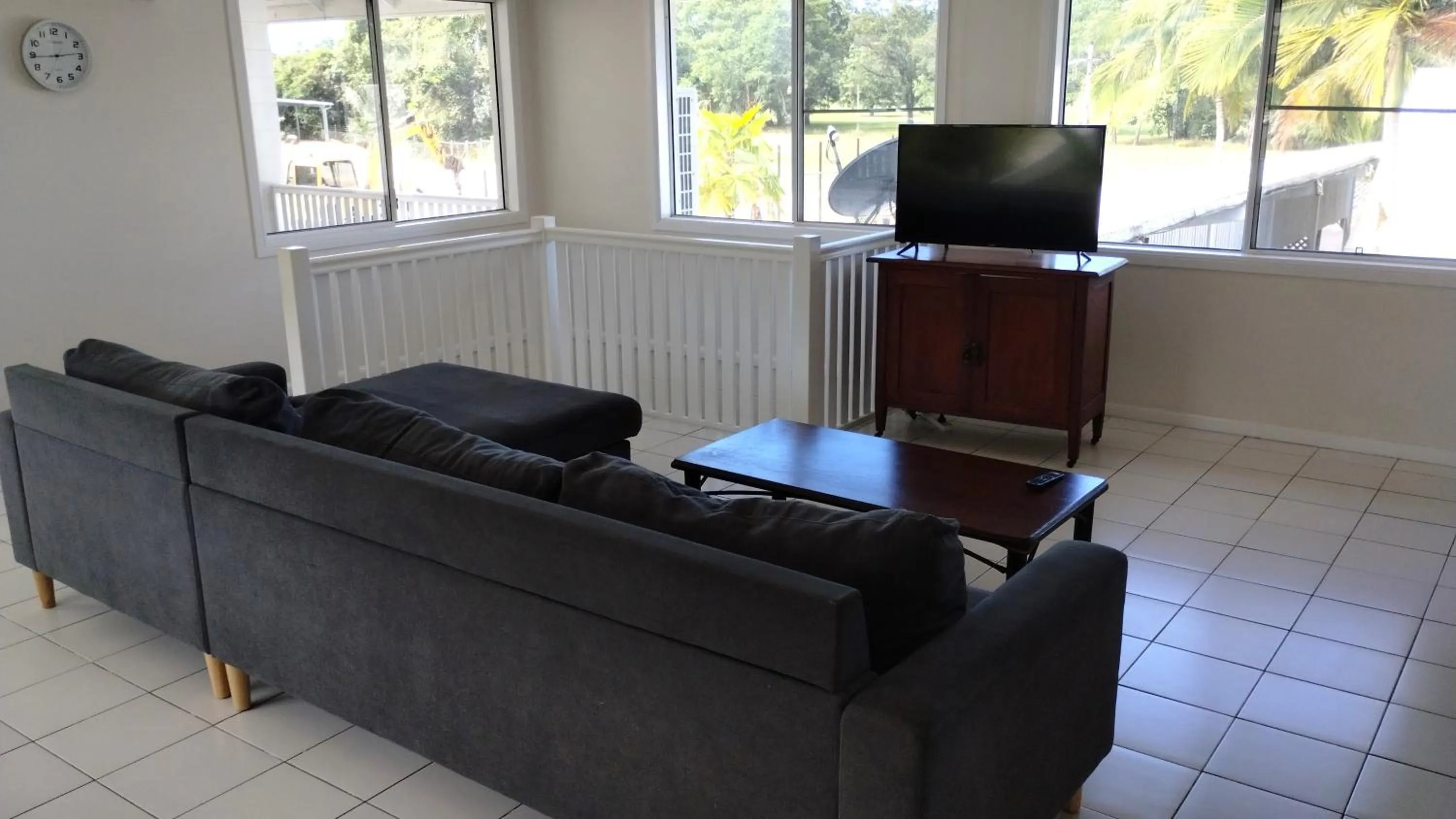 Living room in Tully Motel