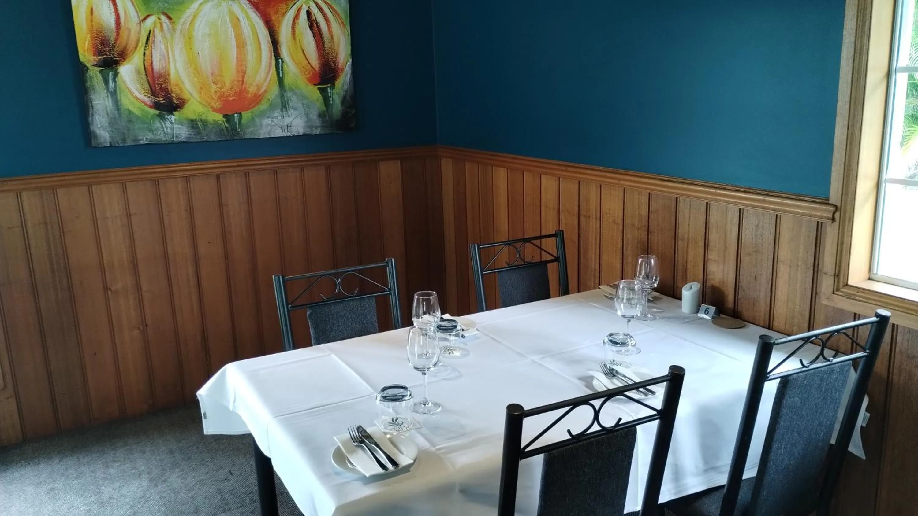 Restaurant/places to eat in Tully Motel