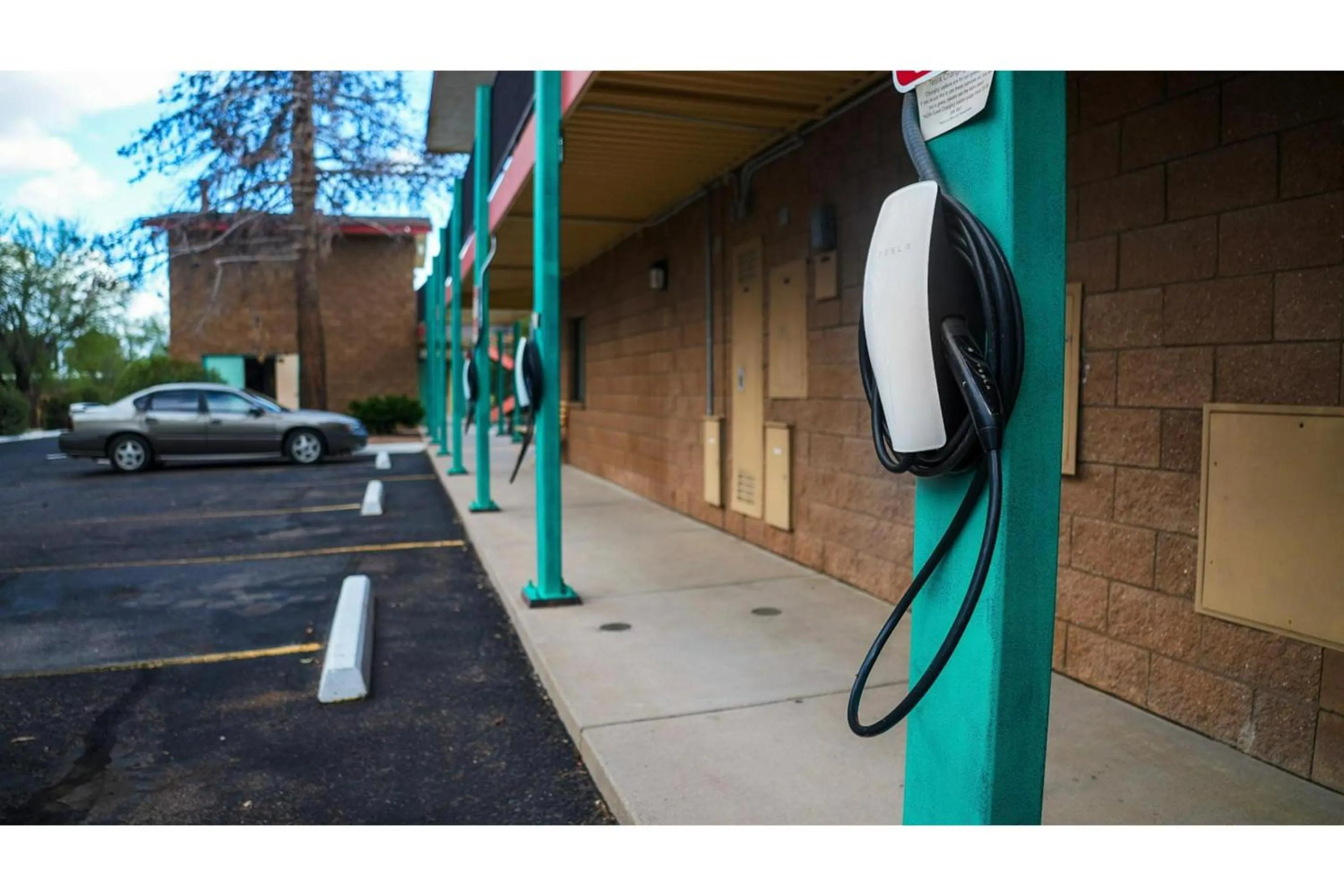 Parking in Sierra Inn