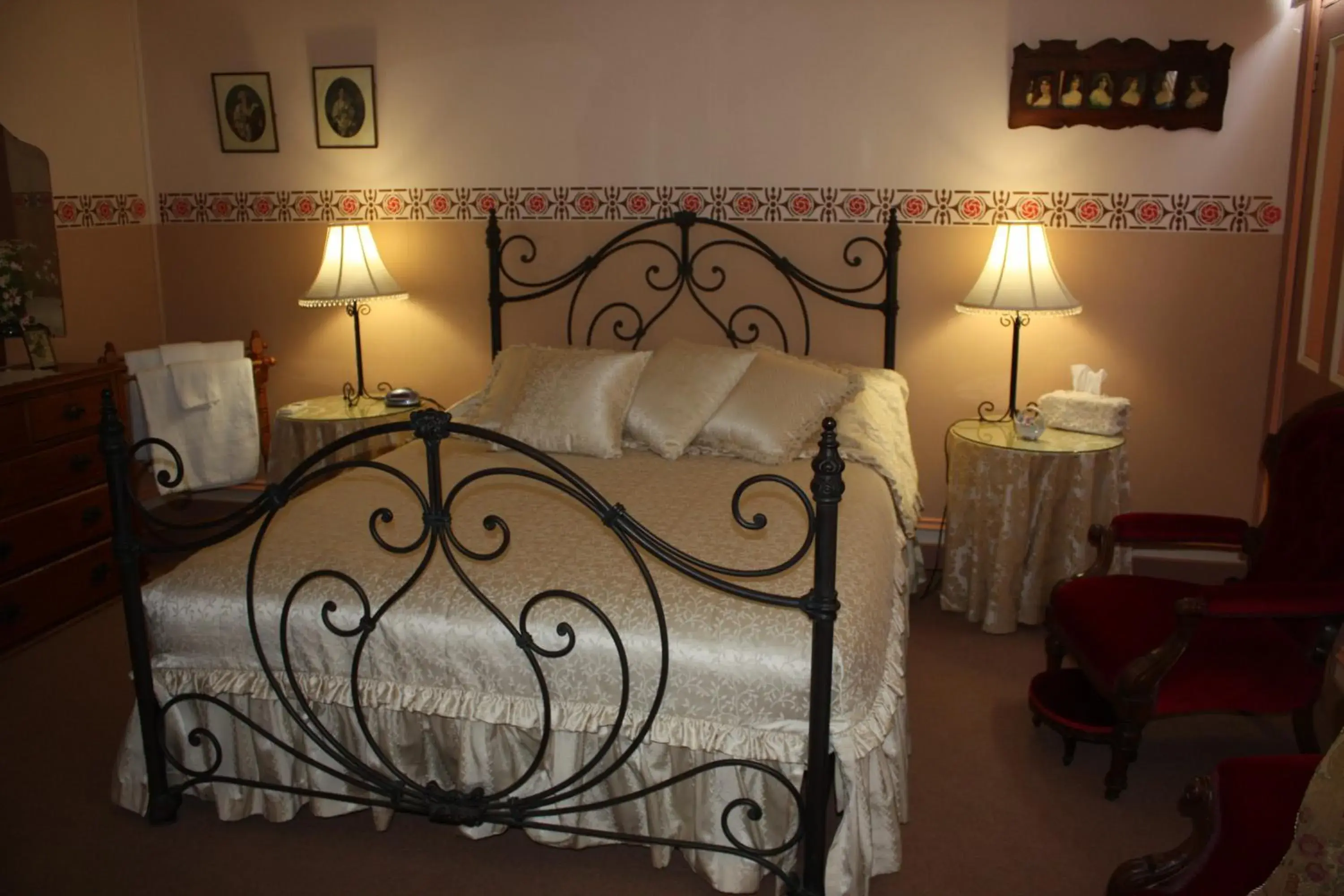 Bed in Westbury Gingerbread Cottages Bed in Westbury Gingerbread Cottages