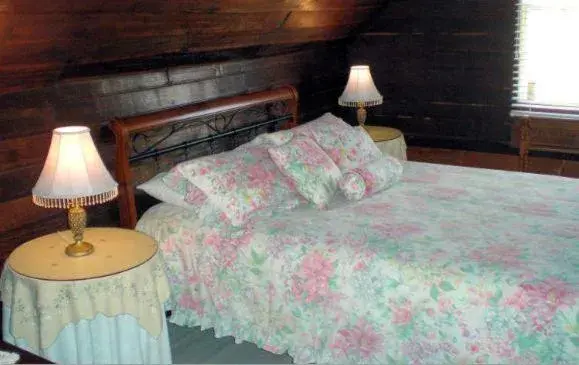 Bed in Westbury Gingerbread Cottages Bed in Westbury Gingerbread Cottages