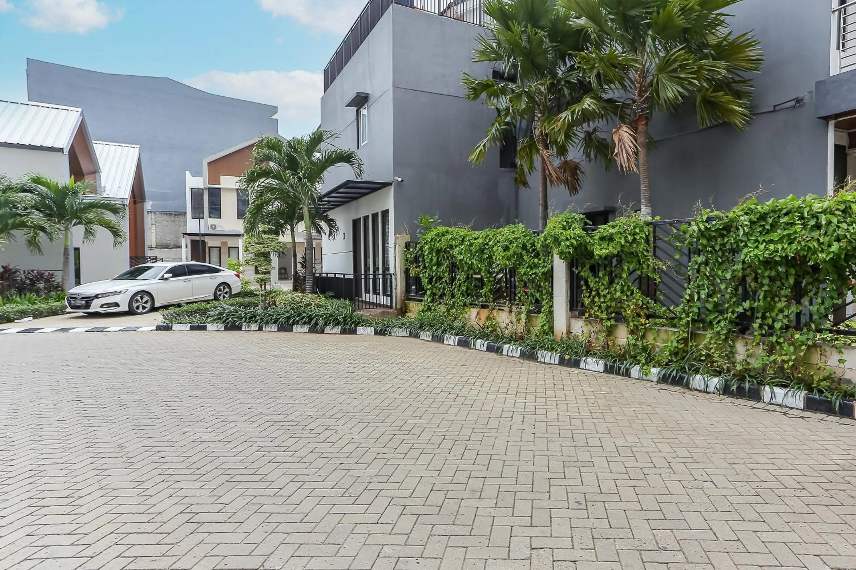 Parking in Juragan Room