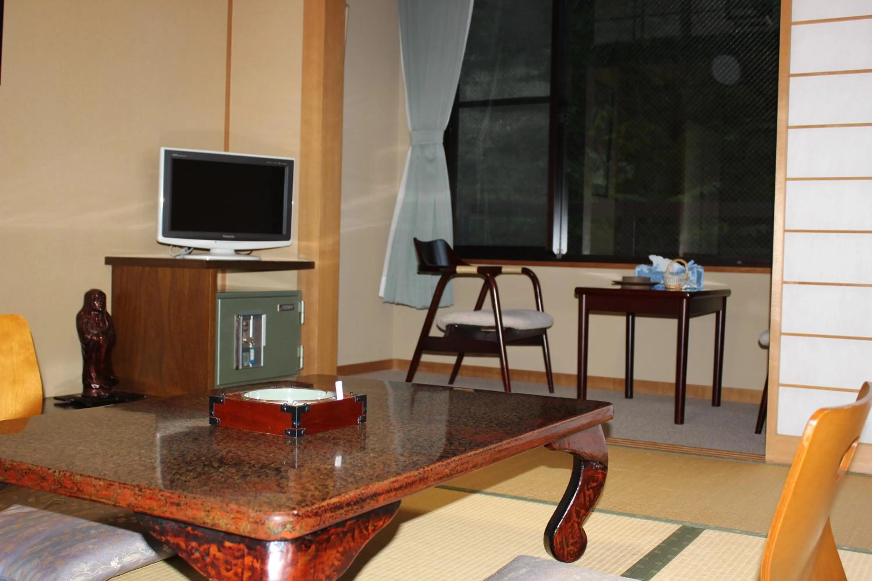 Photo of the whole room in Ryokan Tanaka