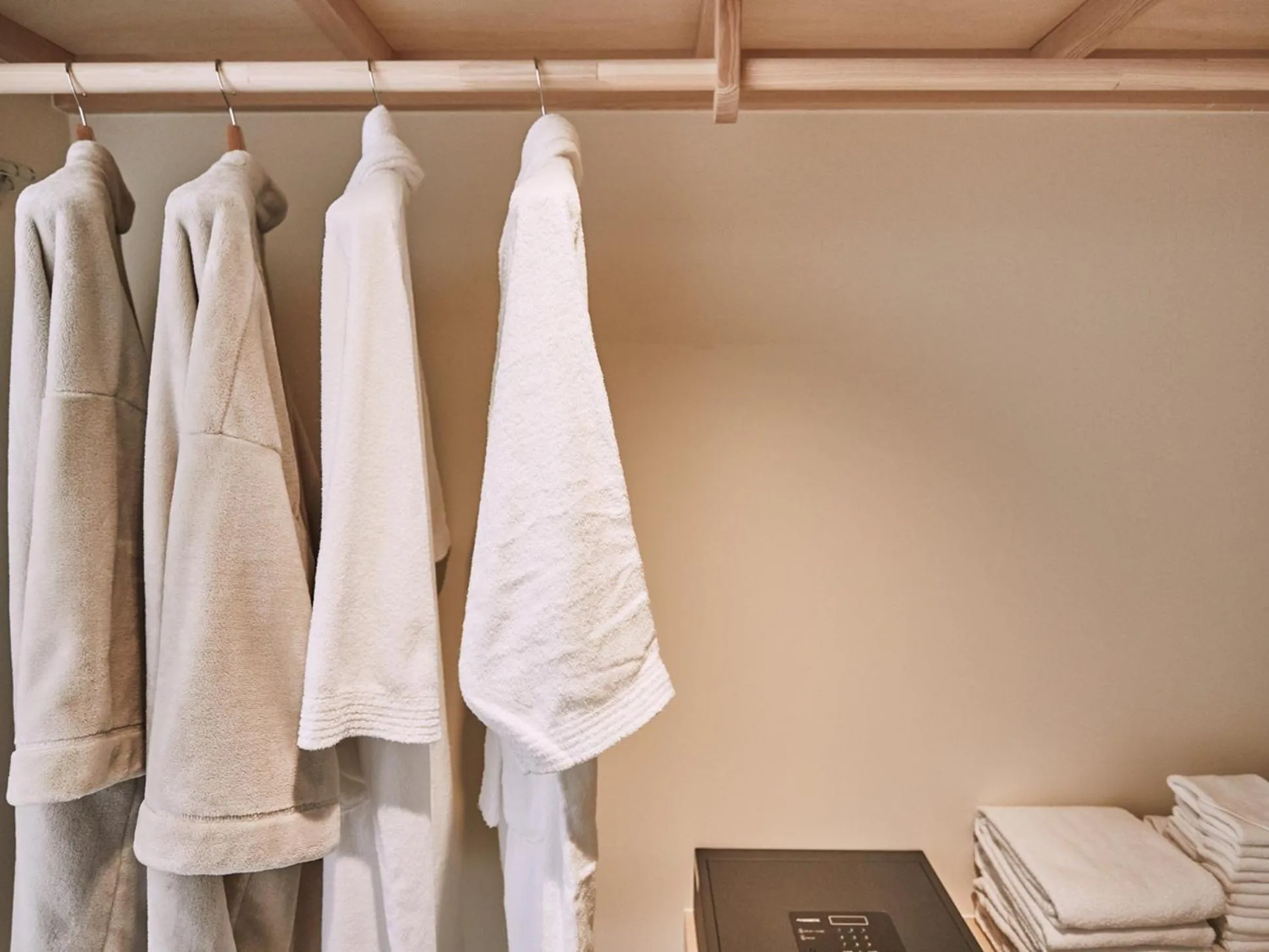 wardrobe in ANDO HOTEL NARA Wakakusayama -DLIGHT LIFE & HOTELS-