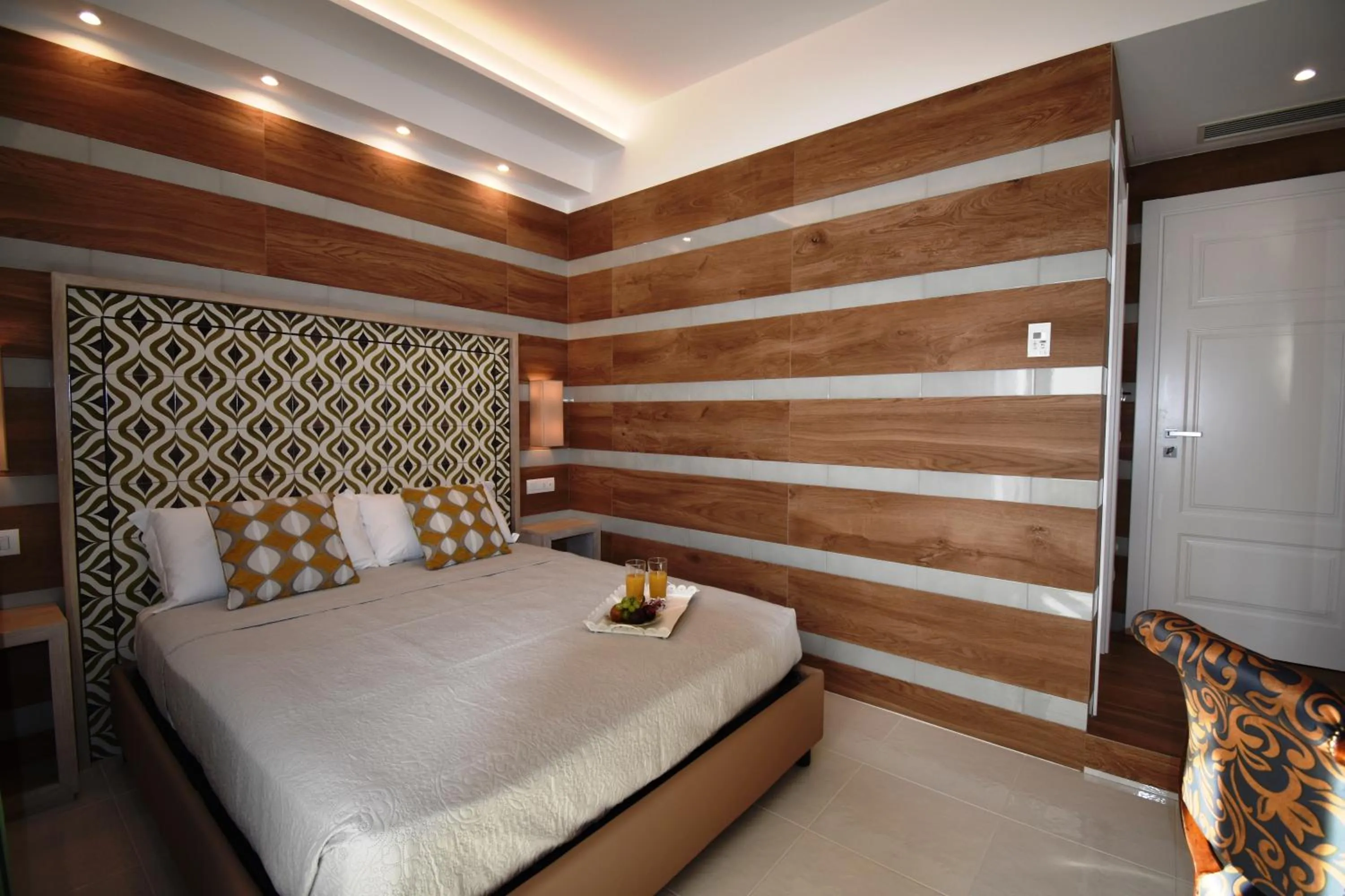 Photo of the whole room, Bed in Melody Sorrento Suites