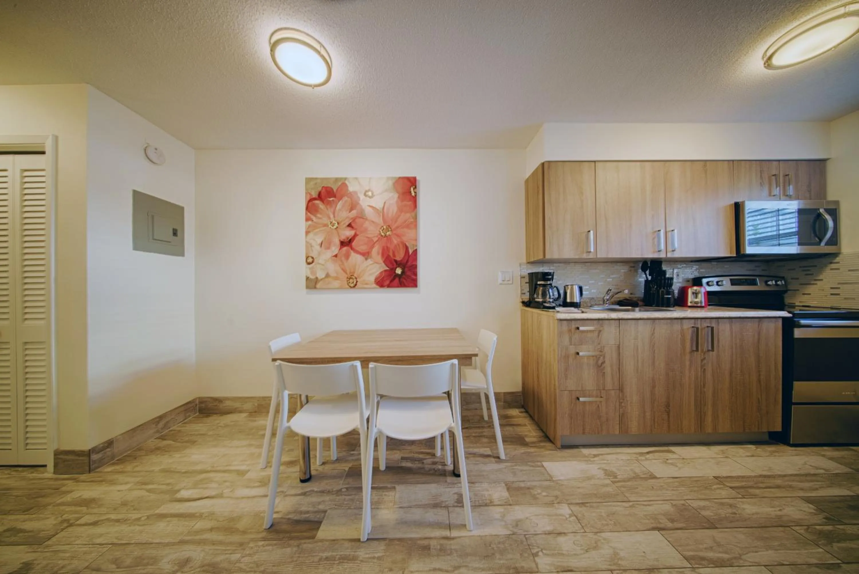 Coffee/tea facilities in Club Lux Resort By The Beach