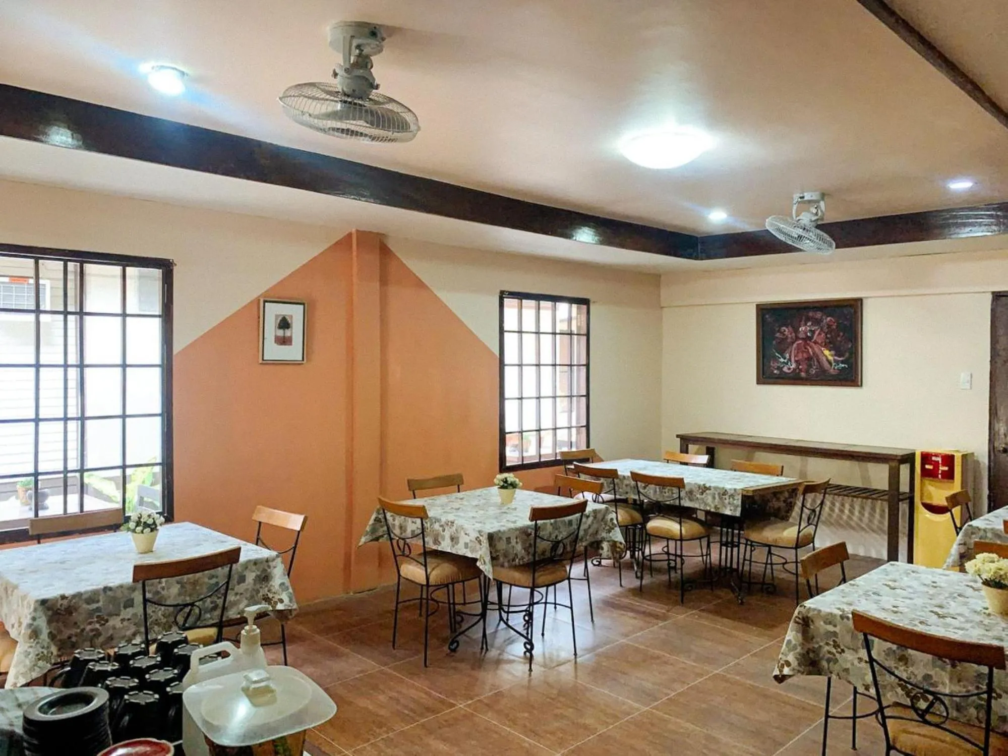 Restaurant/places to eat in UrbanView BNKY Bed and Breakfast Palawan by RedDoorz