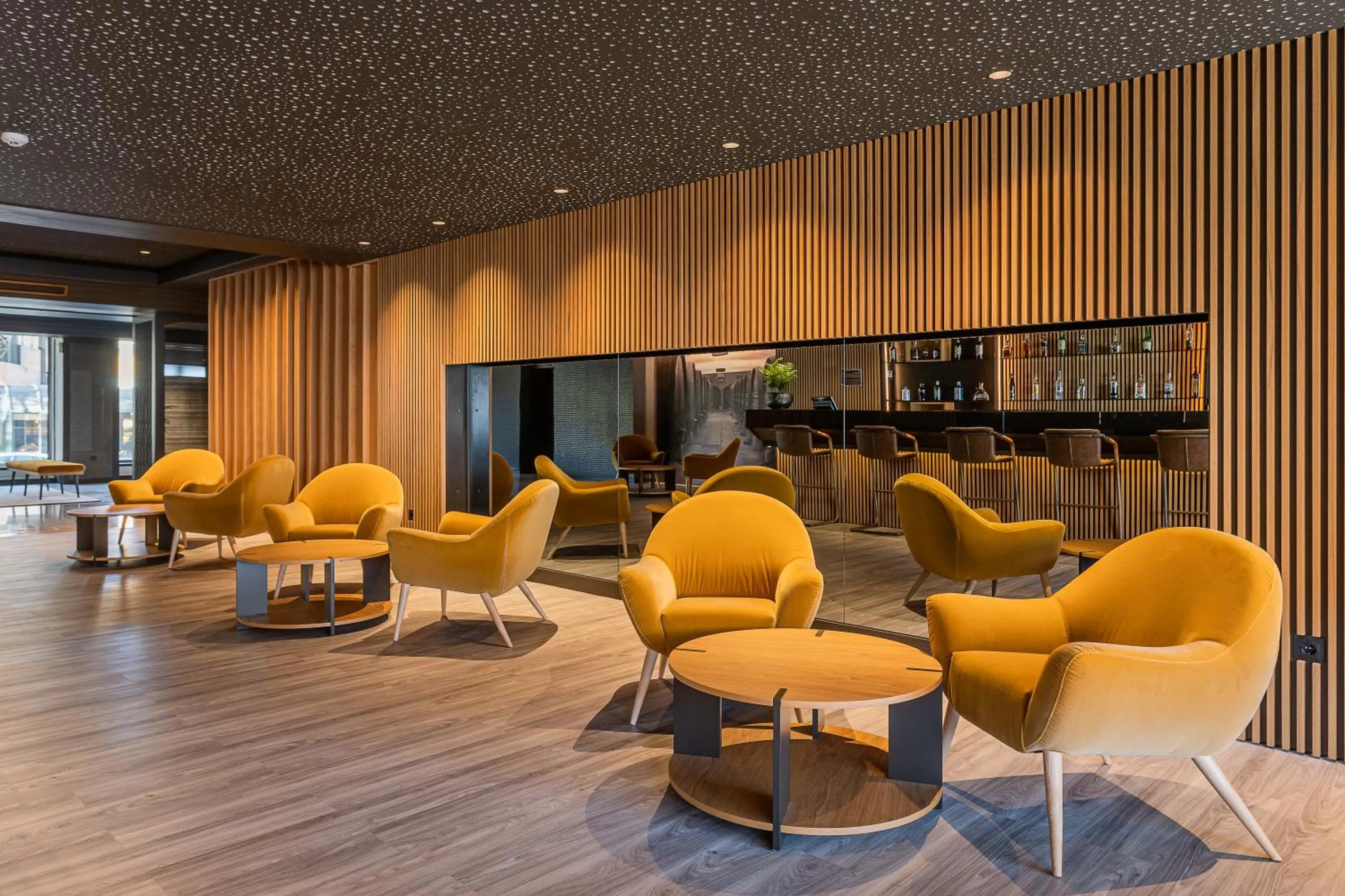 Lounge or bar in HF Tuela Porto