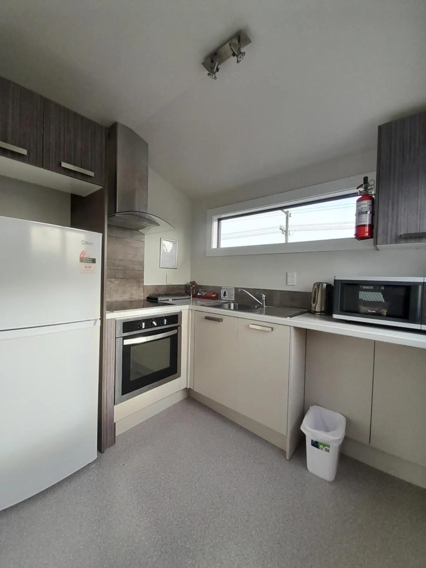 Kitchen or kitchenette in Colonial Motel