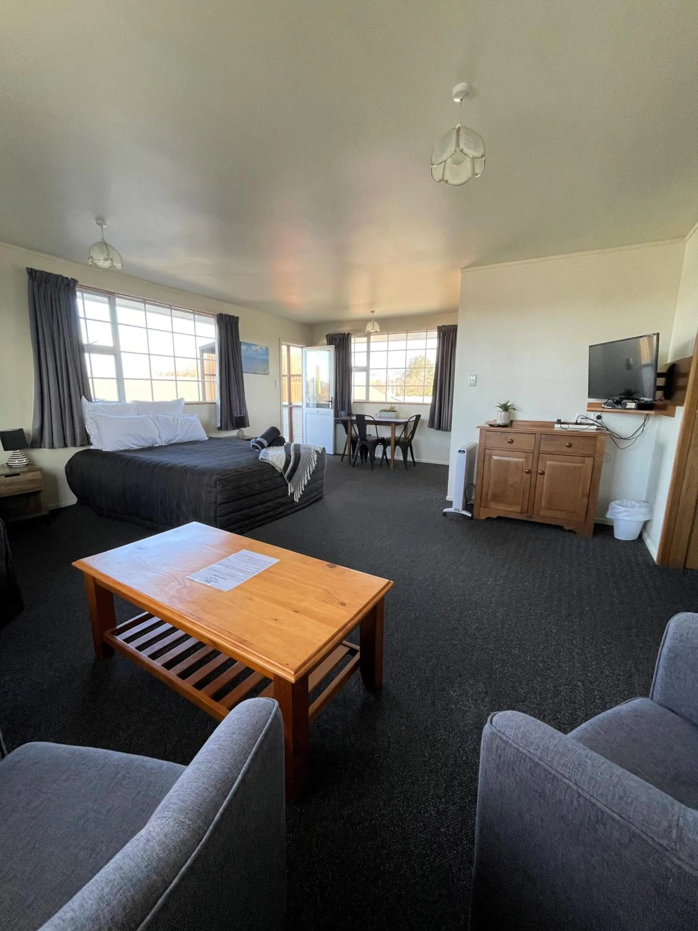 Bed in Colonial Motel