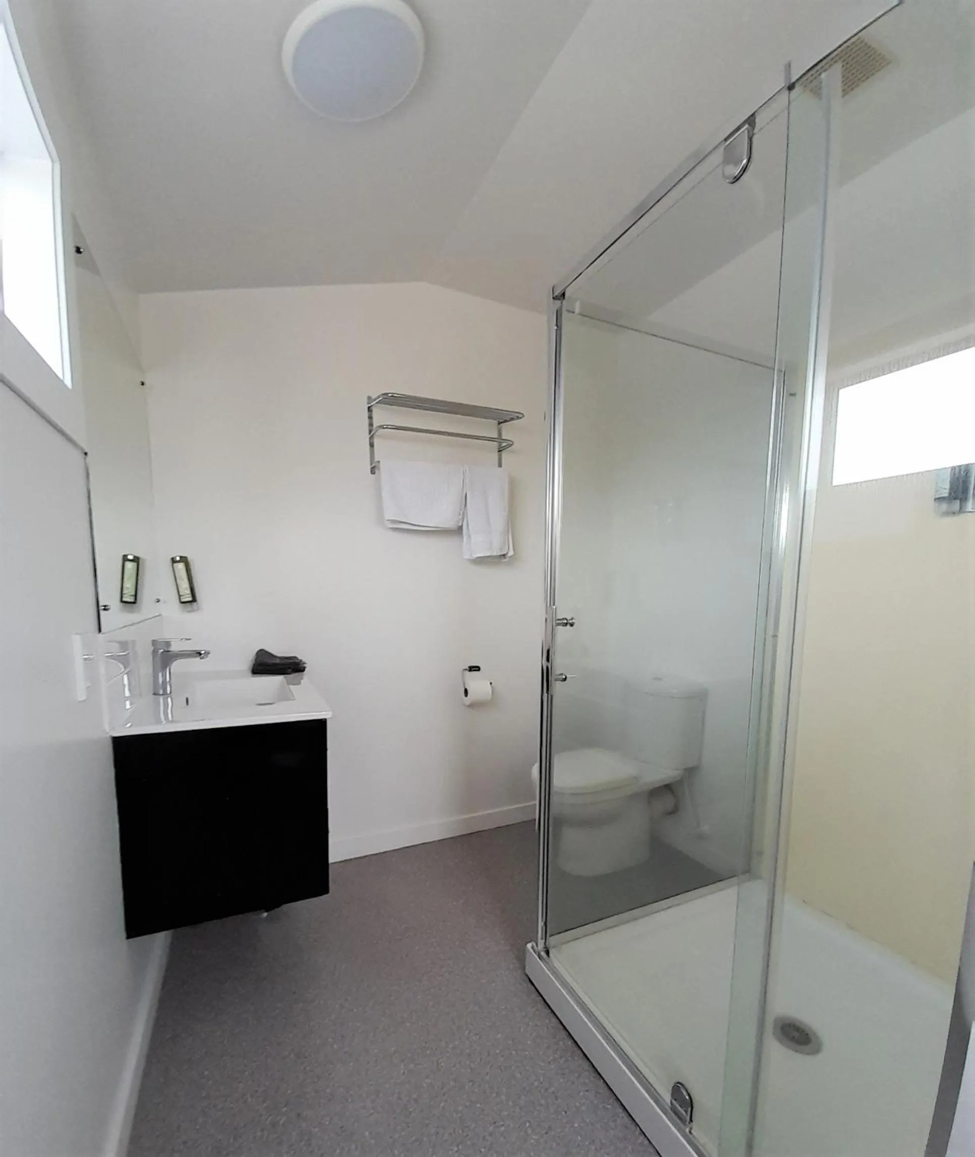 Toilet in Colonial Motel