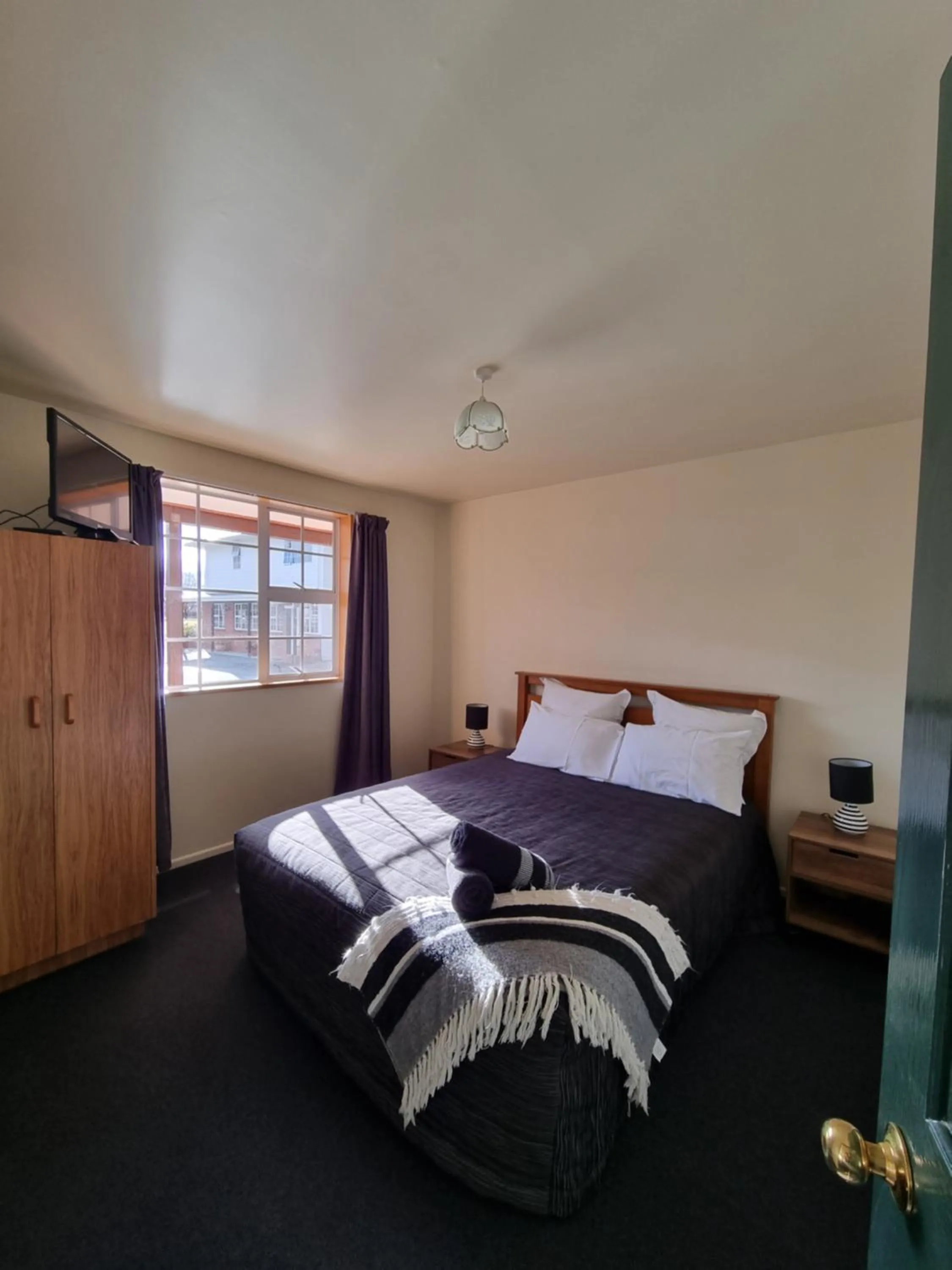 Bed in Colonial Motel