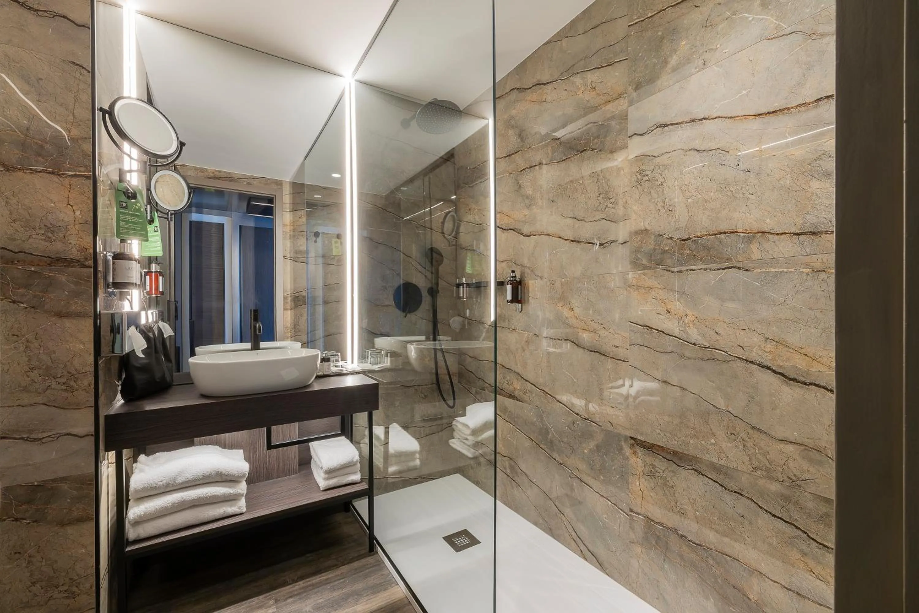 Bathroom in HF Ipanema Porto