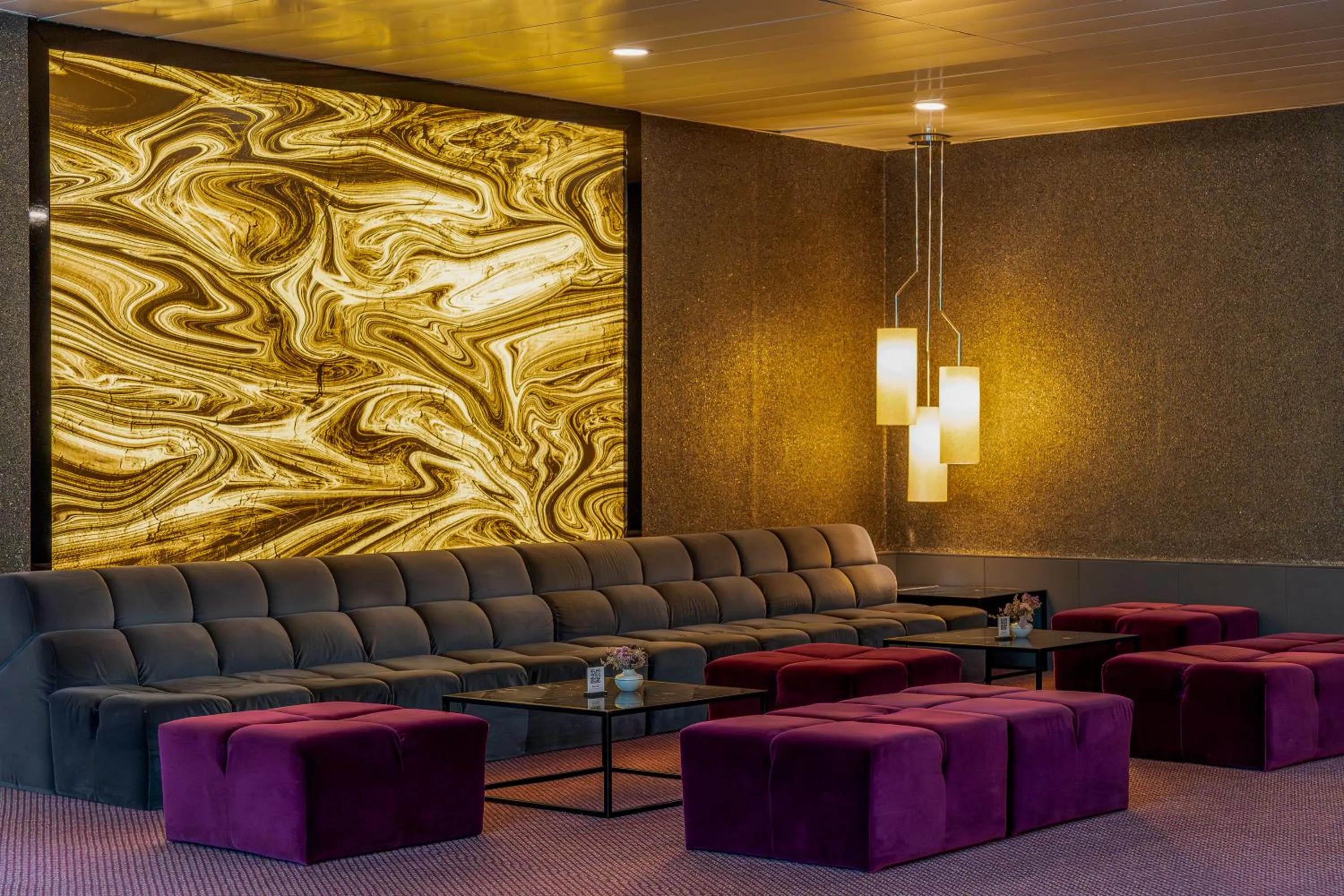 Lounge or bar in HF Ipanema Porto