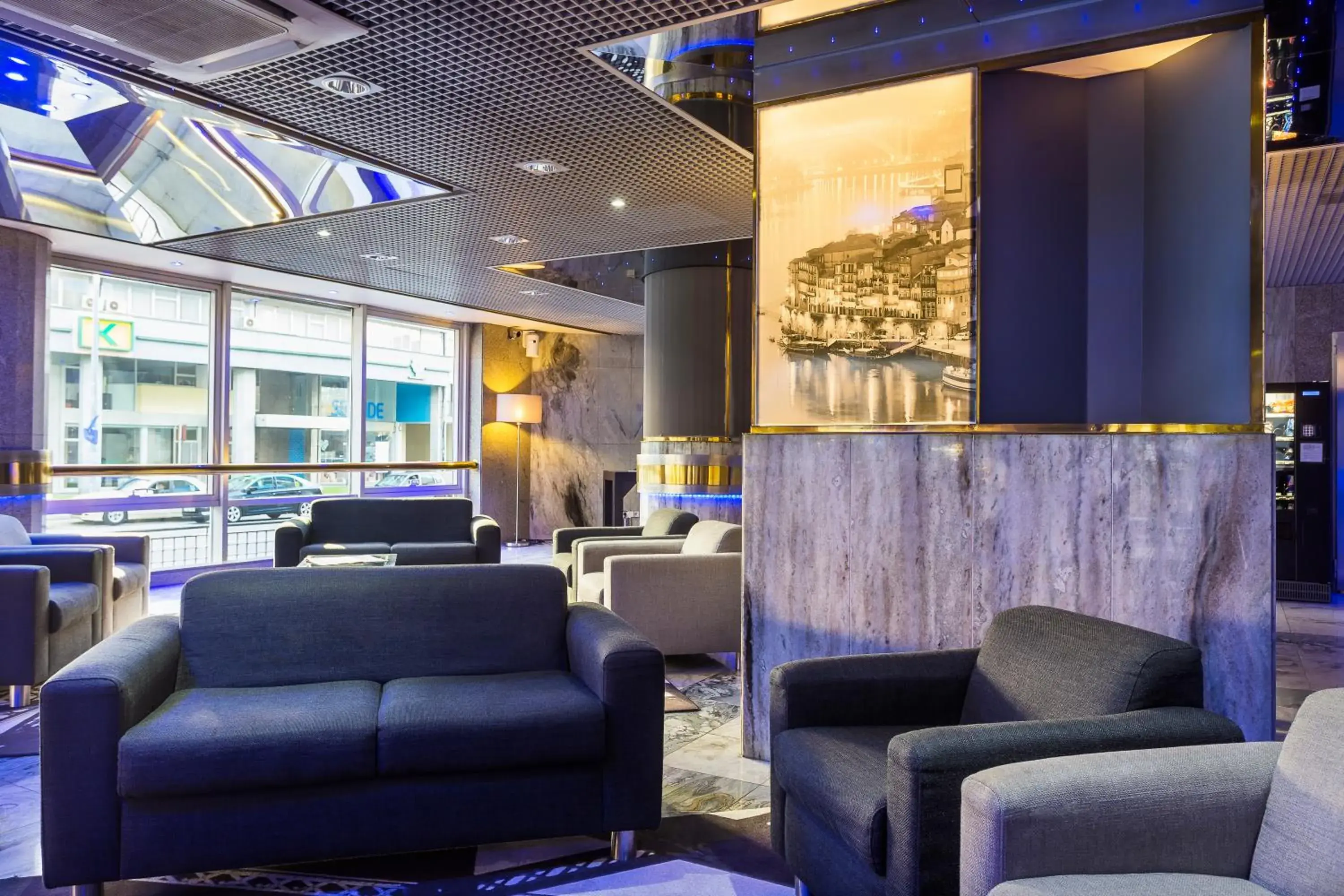 Lobby or reception in HF Fénix Porto Lobby or reception in HF Fénix Porto