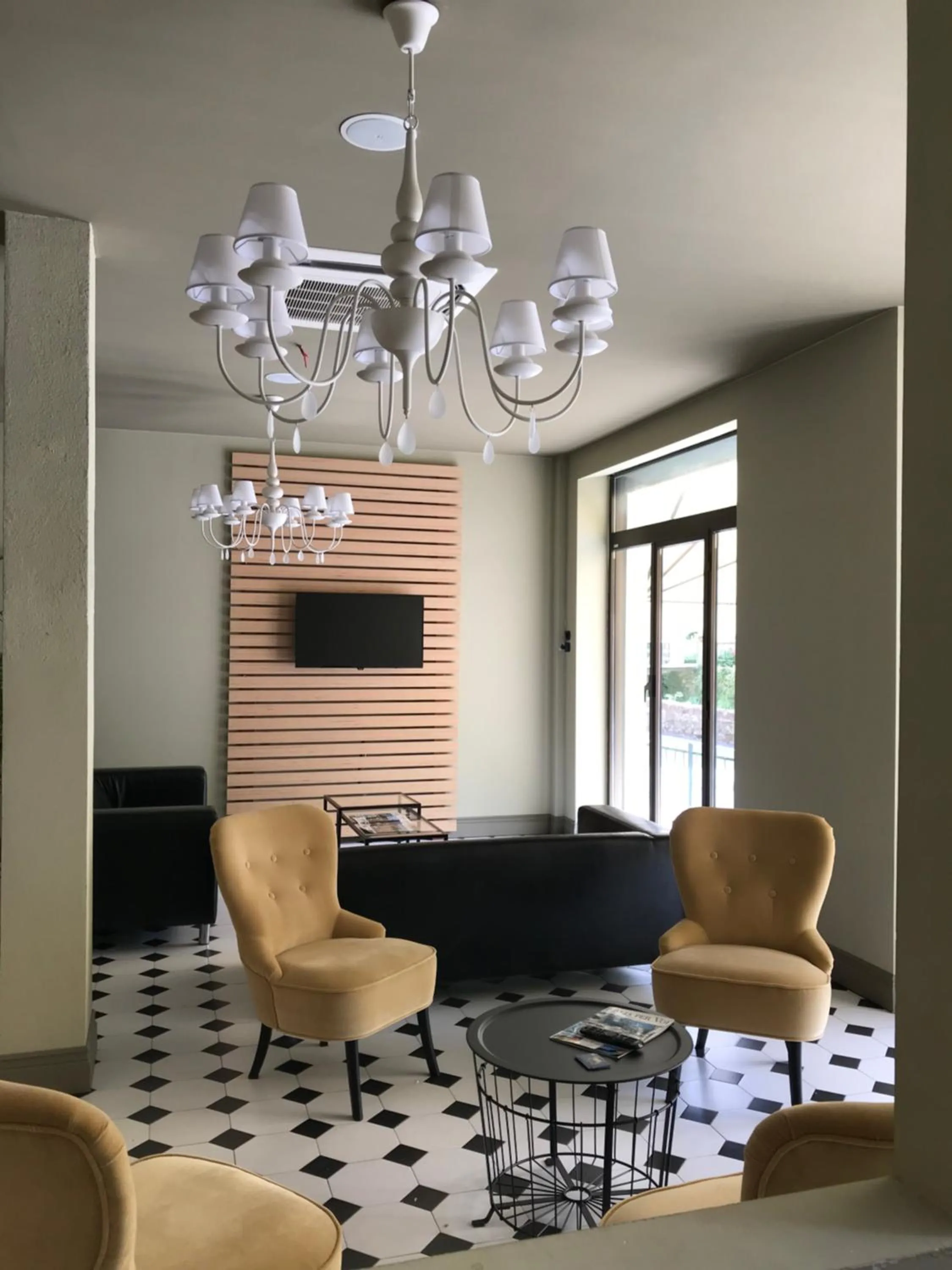 Communal lounge/ TV room in Hotel Residence Paradiso