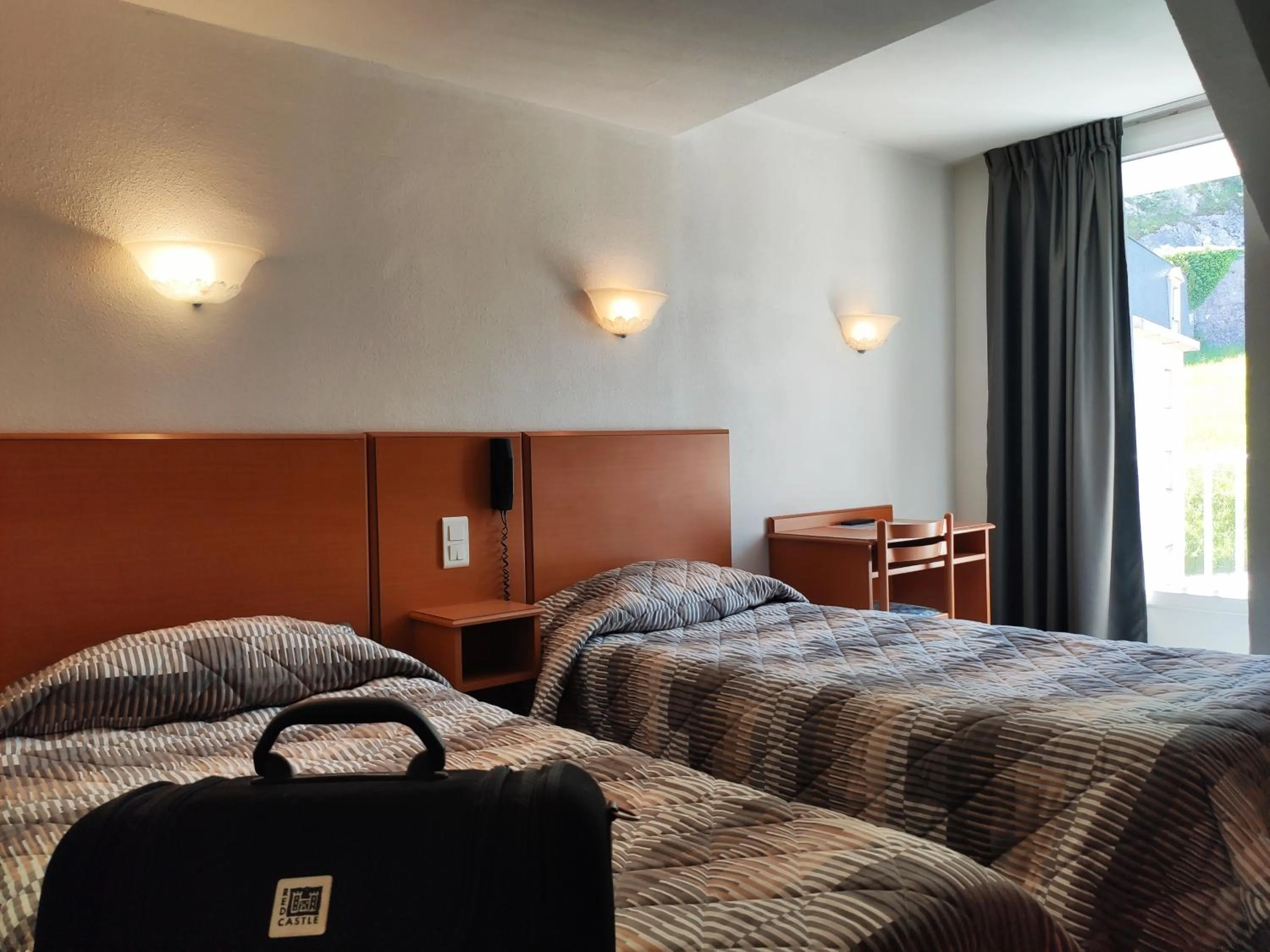 Bedroom, Bed in Hôtel Compostelle