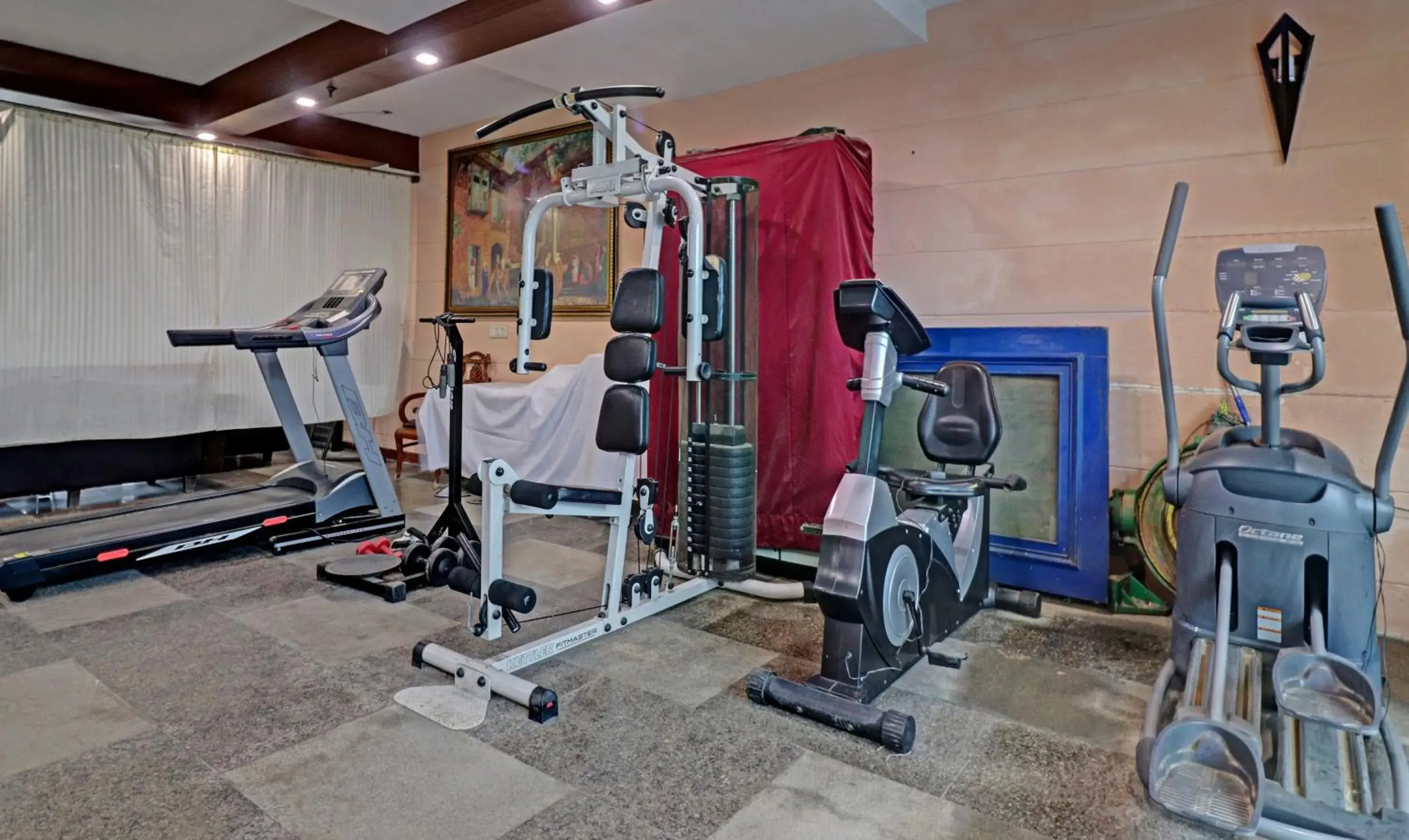 Fitness centre/facilities in Itsy Hotels Hamlets Stay Fitness centre/facilities in Itsy Hotels Hamlets Stay