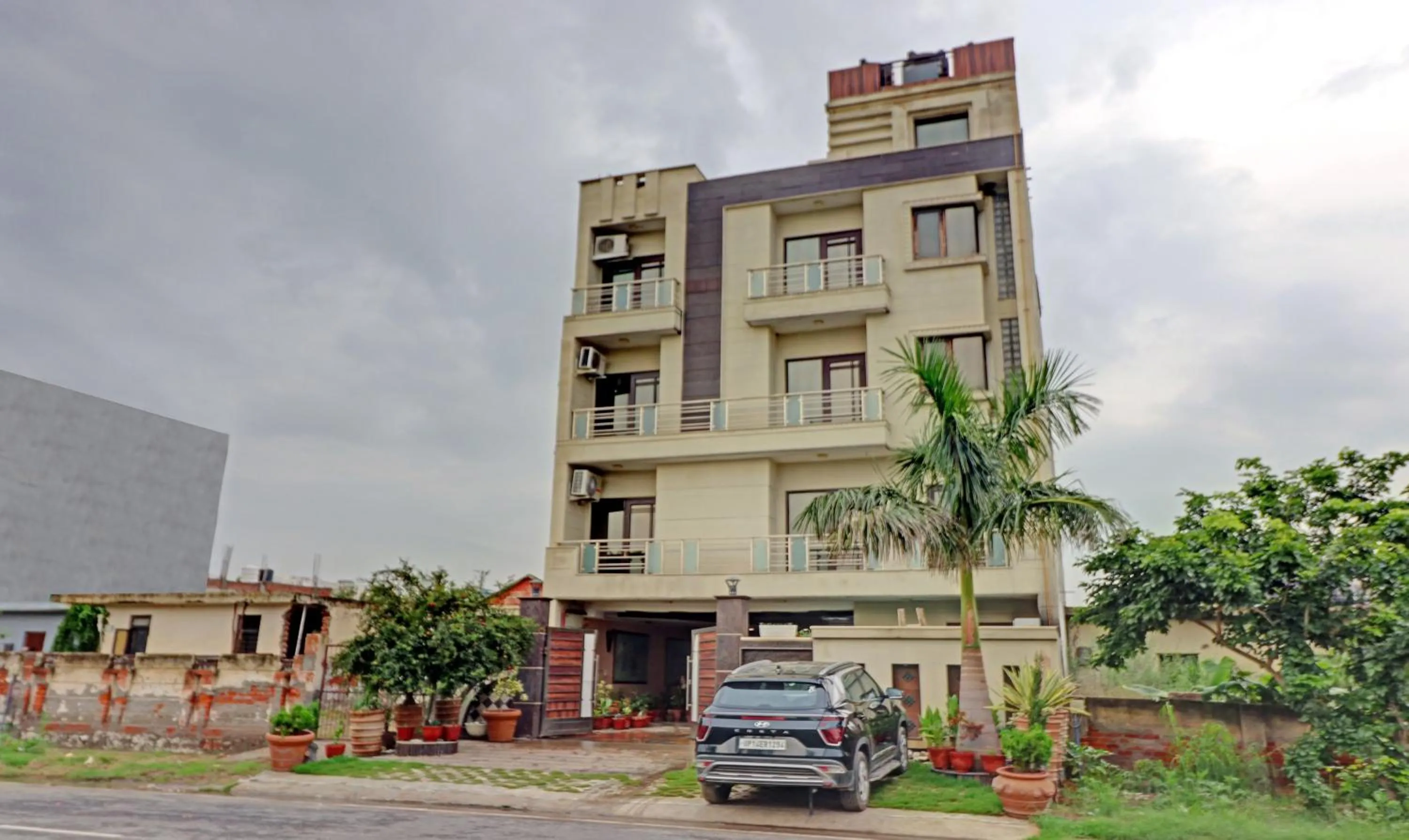 Property building in Itsy Hotels Hamlets Stay