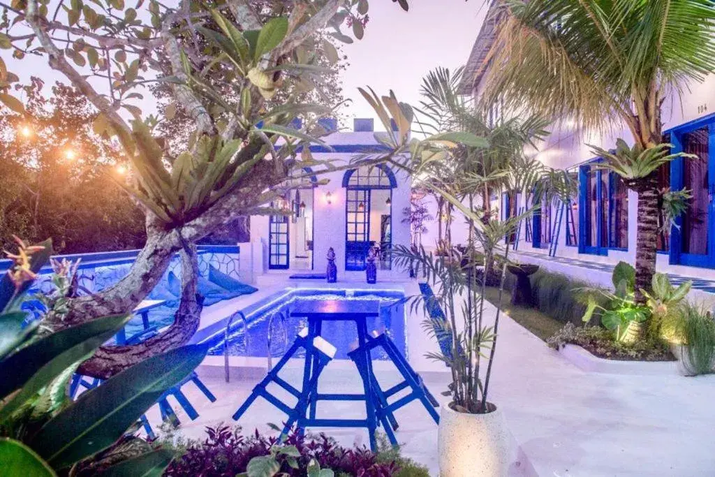 Swimming pool in Bombora Surf Camp Swimming pool in Bombora Surf Camp