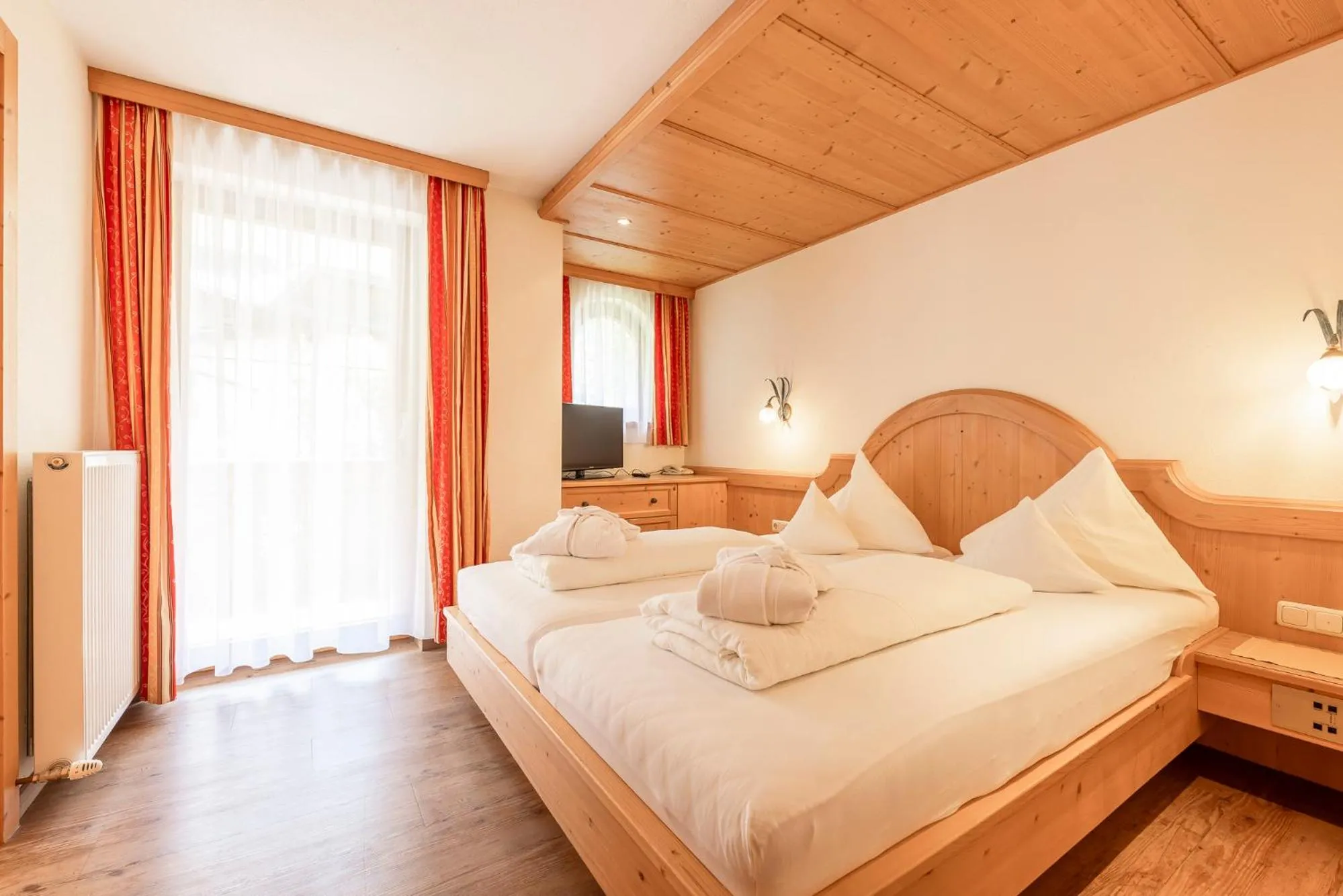 Photo of the whole room, Bed in Alpenpension Pfurtscheller