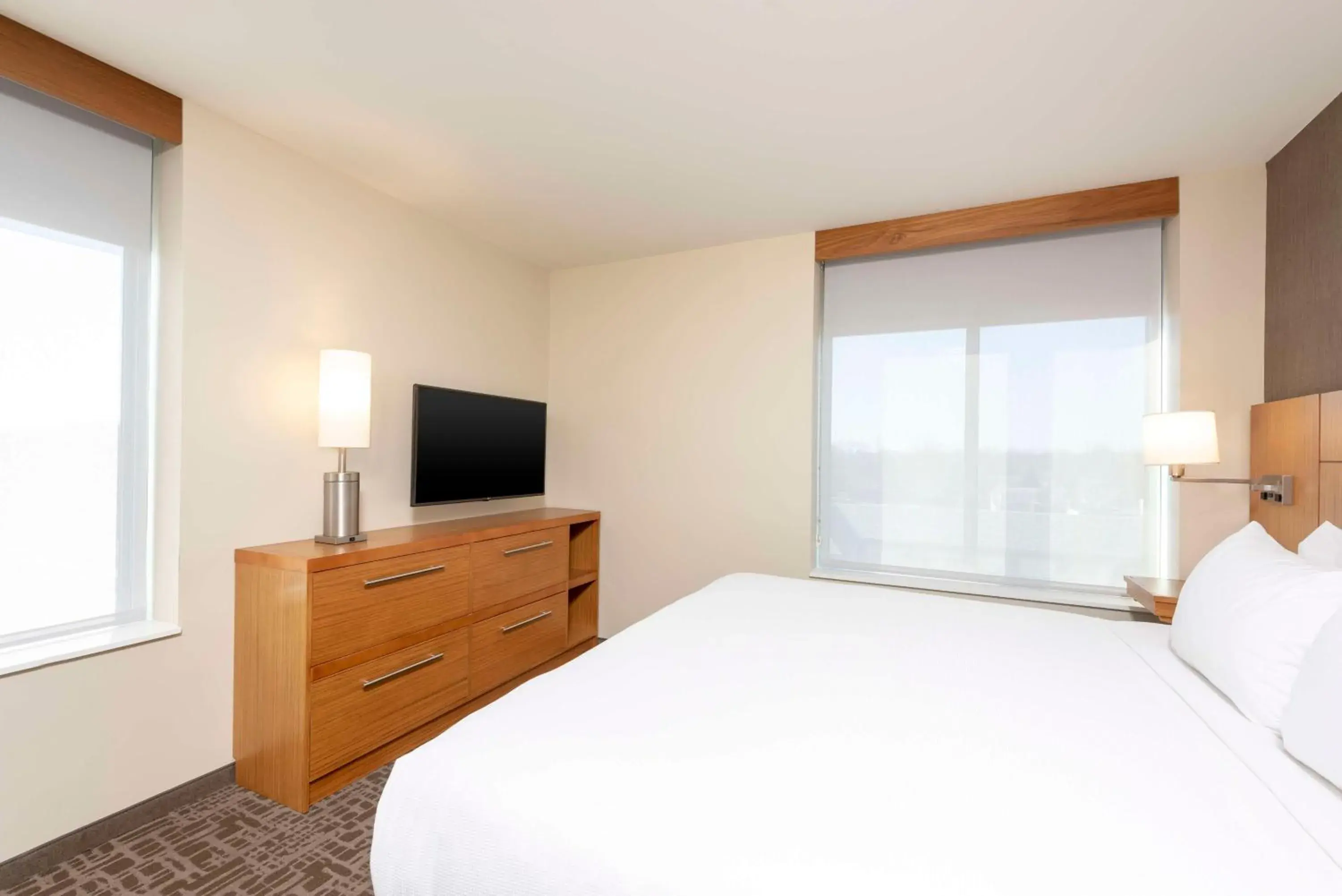 Bedroom, Bed in Hyatt Place Detroit/Royal Oak Bedroom, Bed in Hyatt Place Detroit/Royal Oak