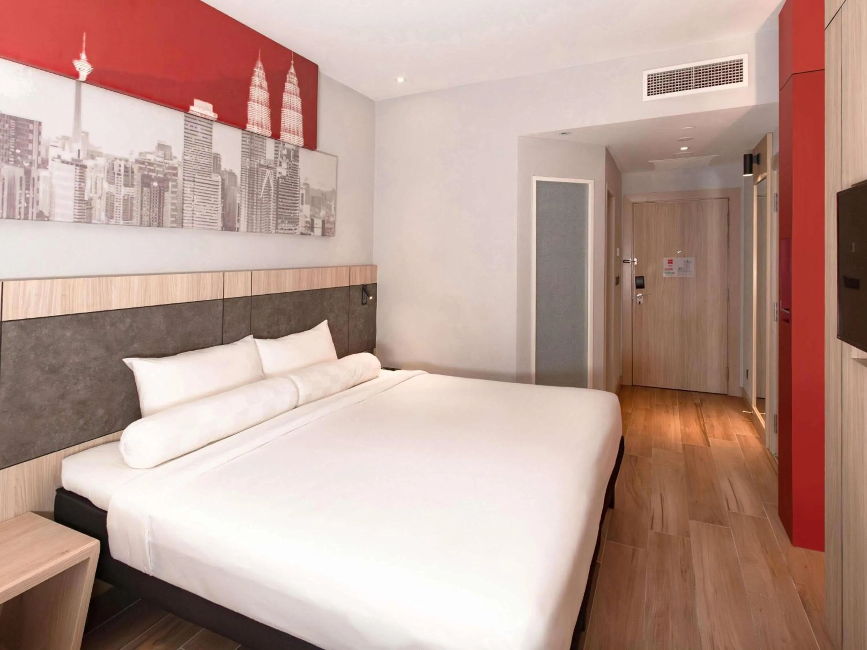 Bedroom, Bed in ibis Kuala Lumpur City Centre