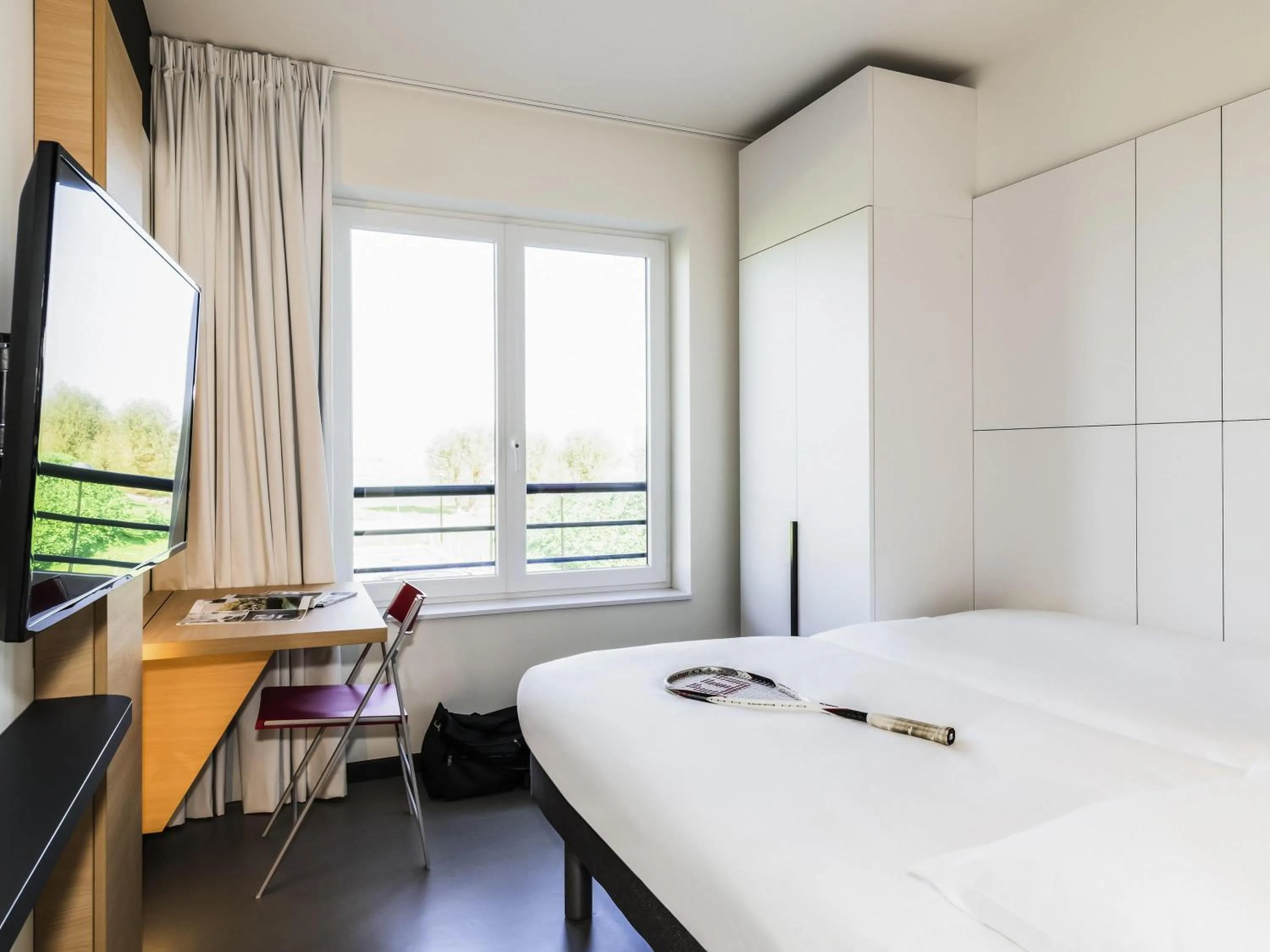 Bedroom, Bed in ibis Budget Knokke
