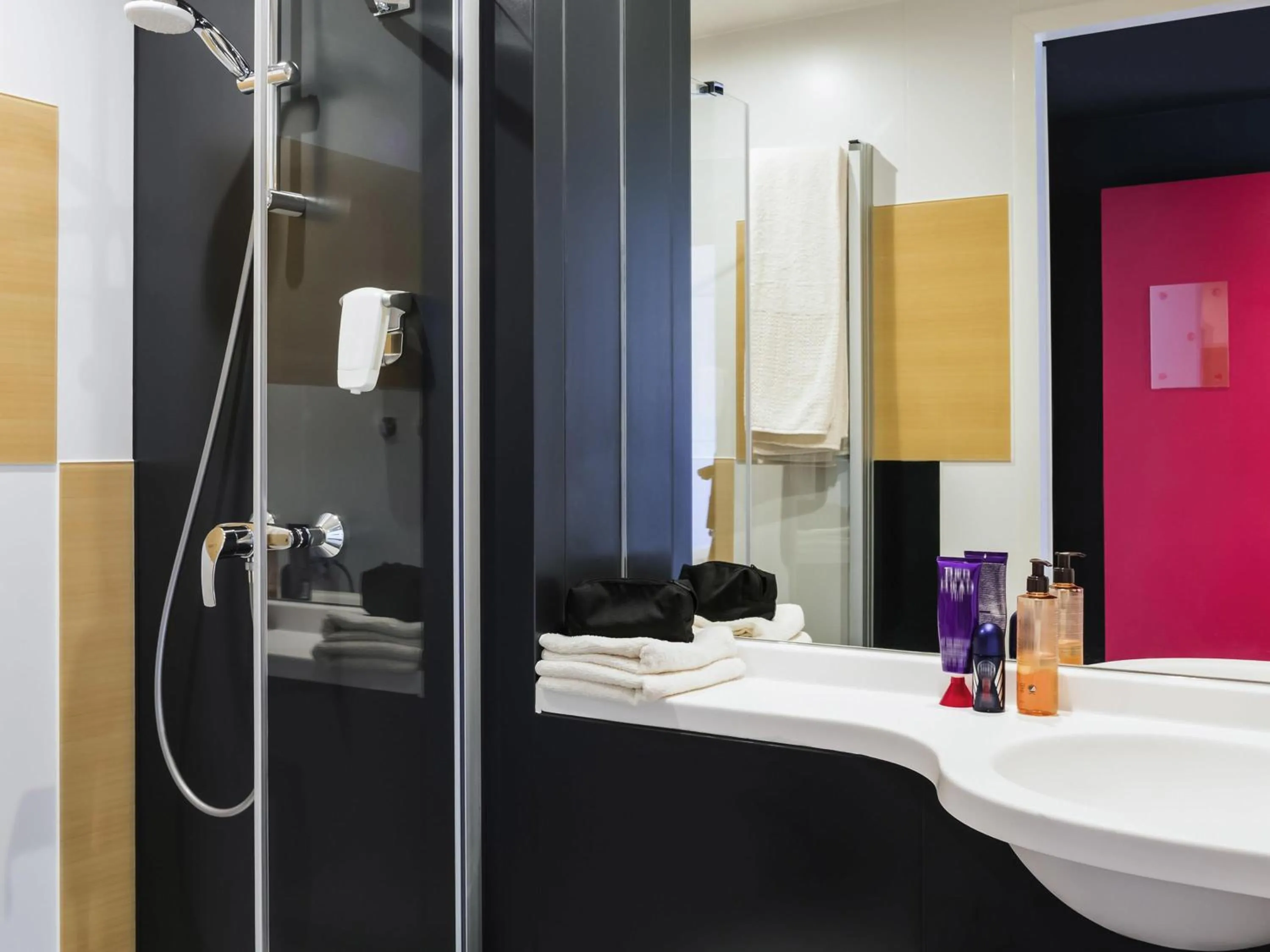 Bedroom in ibis Budget Knokke