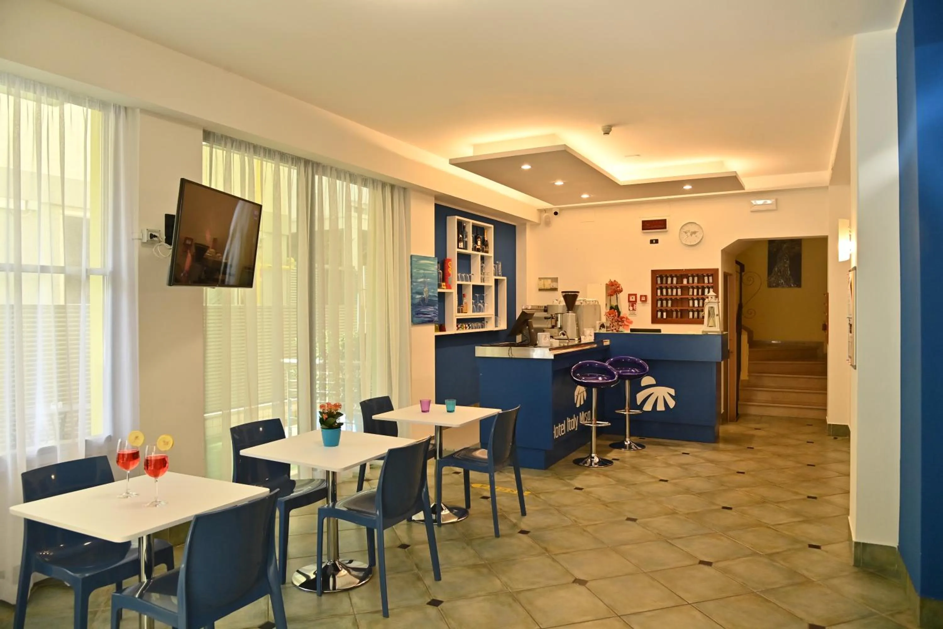 Communal lounge/ TV room in Hotel ITALY