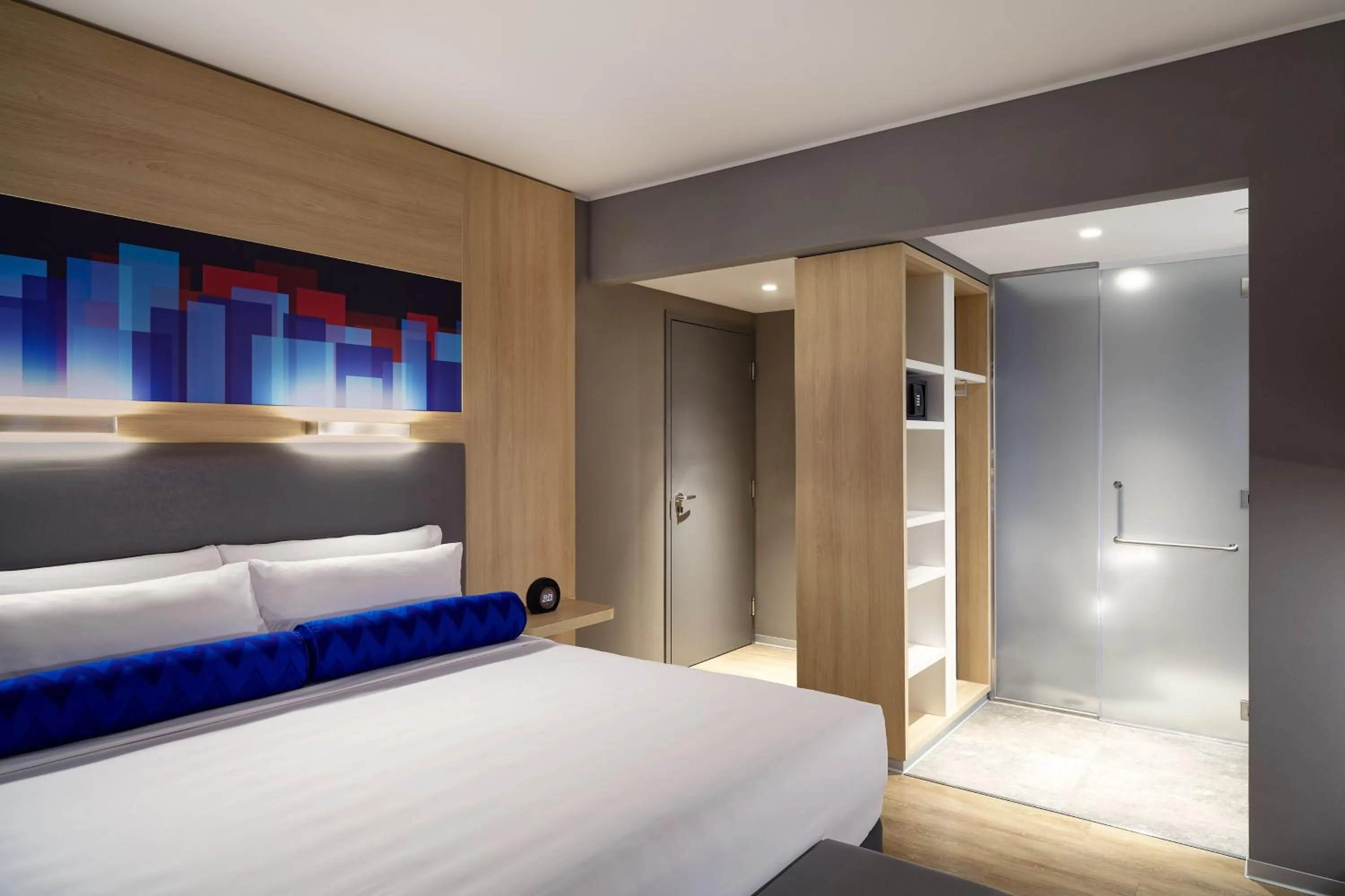 Photo of the whole room, Bed in Aloft Lima Miraflores