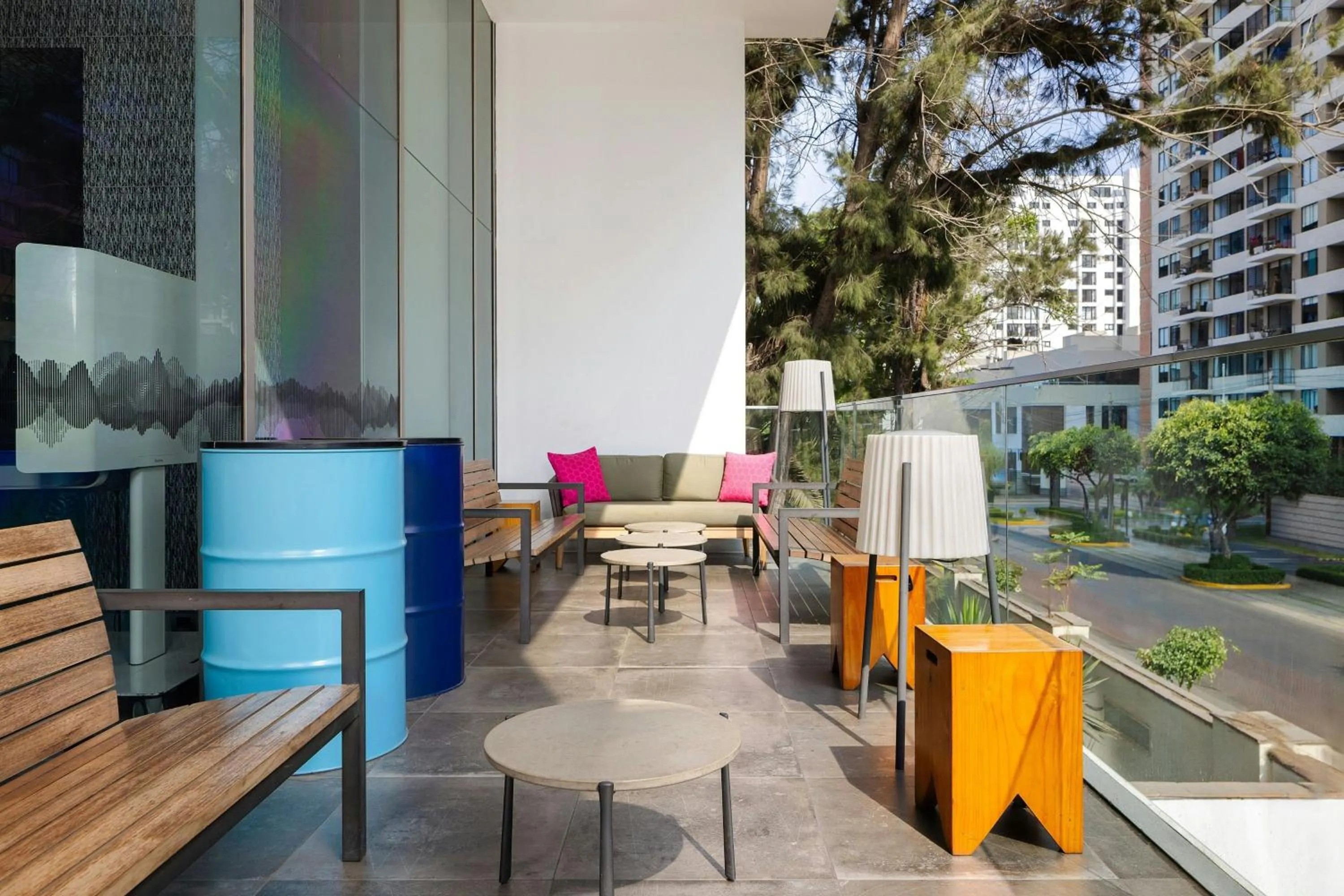 Lounge or bar in Aloft Lima Miraflores