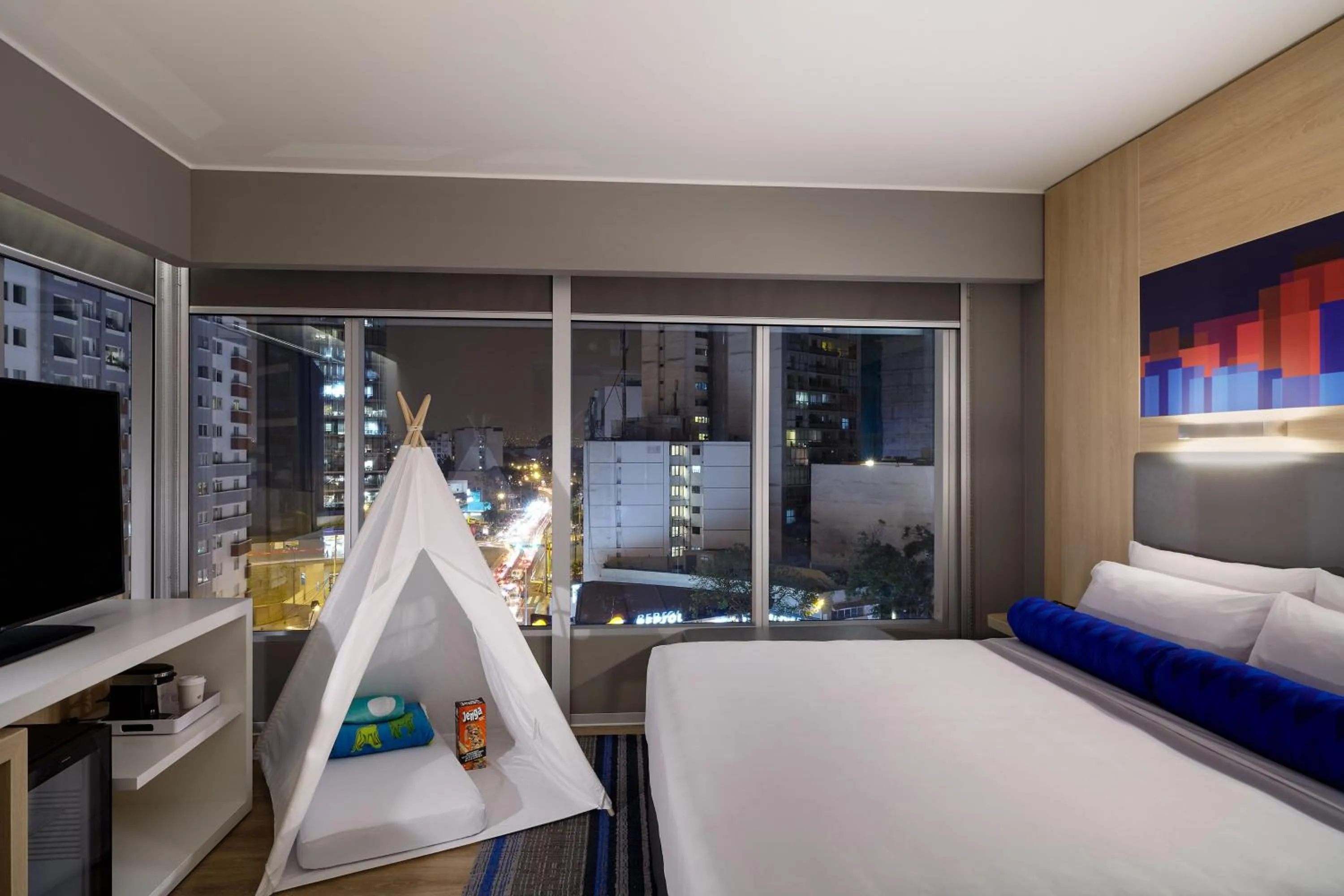 Photo of the whole room, Bed in Aloft Lima Miraflores