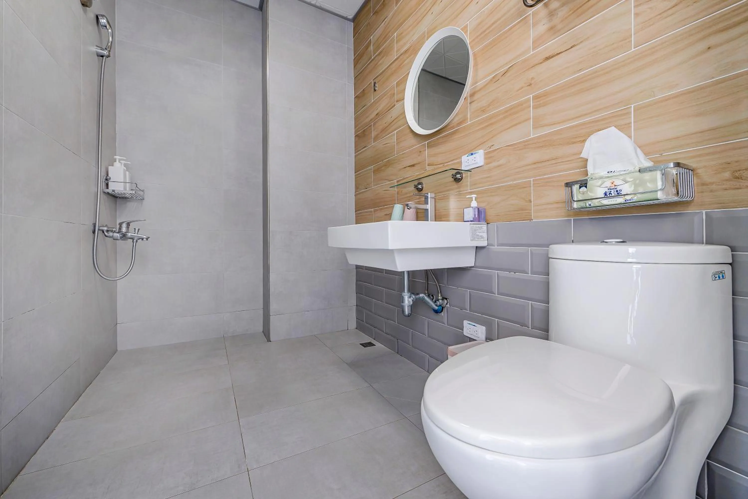 Bathroom in Cat at Greece