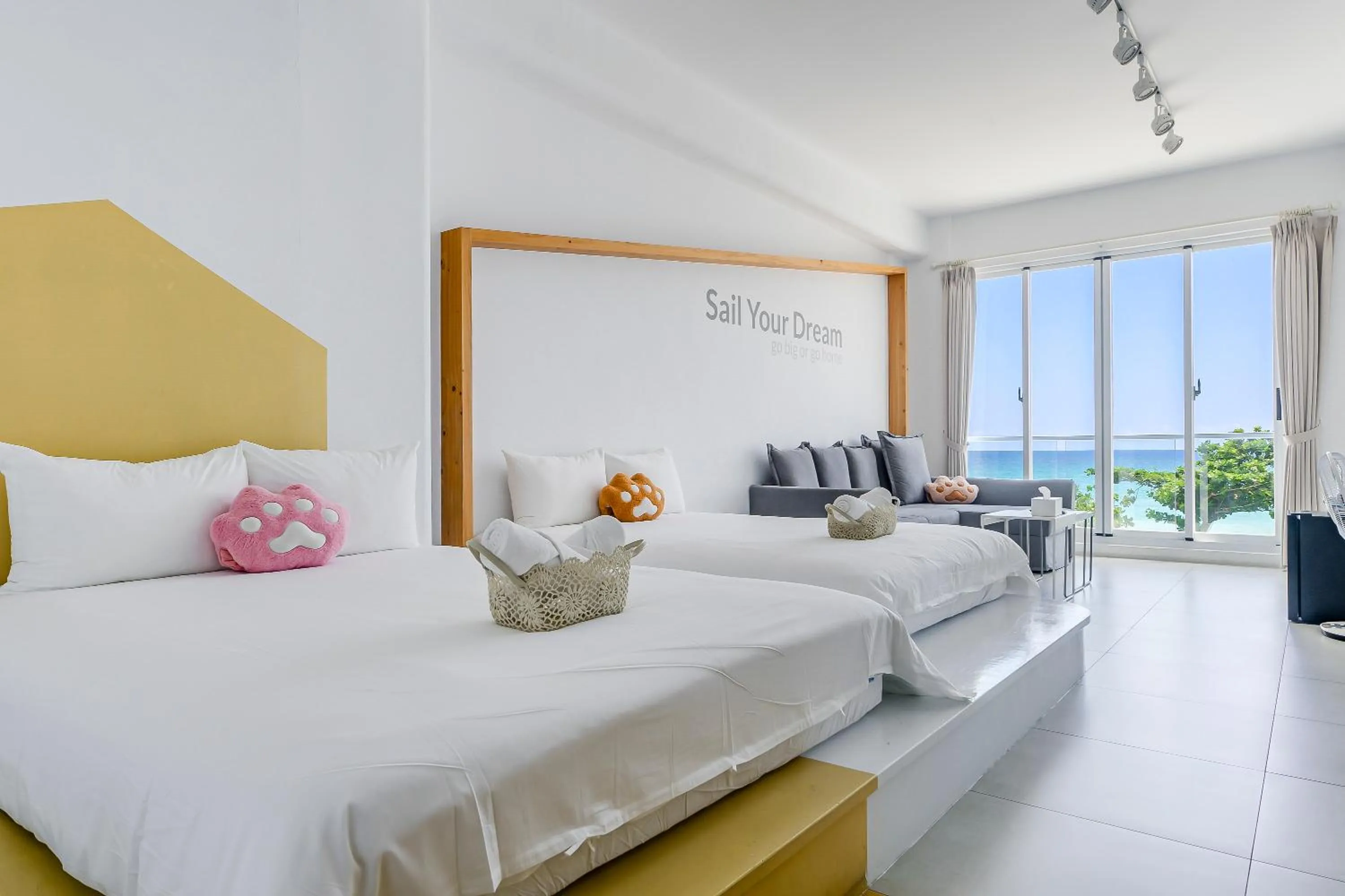 Photo of the whole room, Bed in Cat at Greece