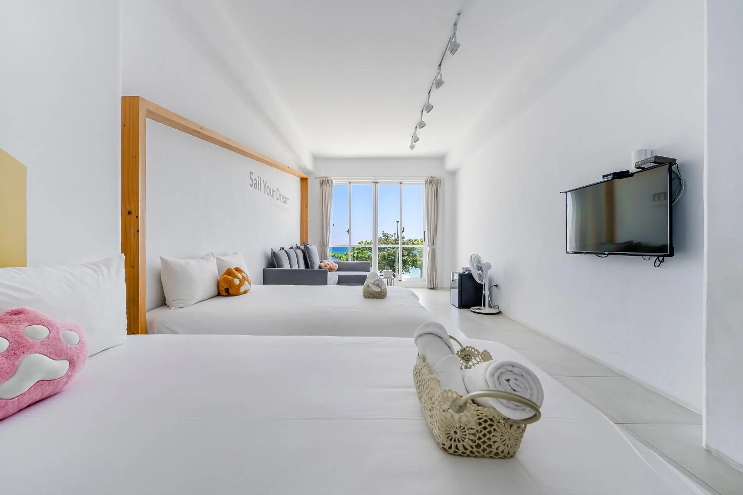 Photo of the whole room, Bed in Cat at Greece