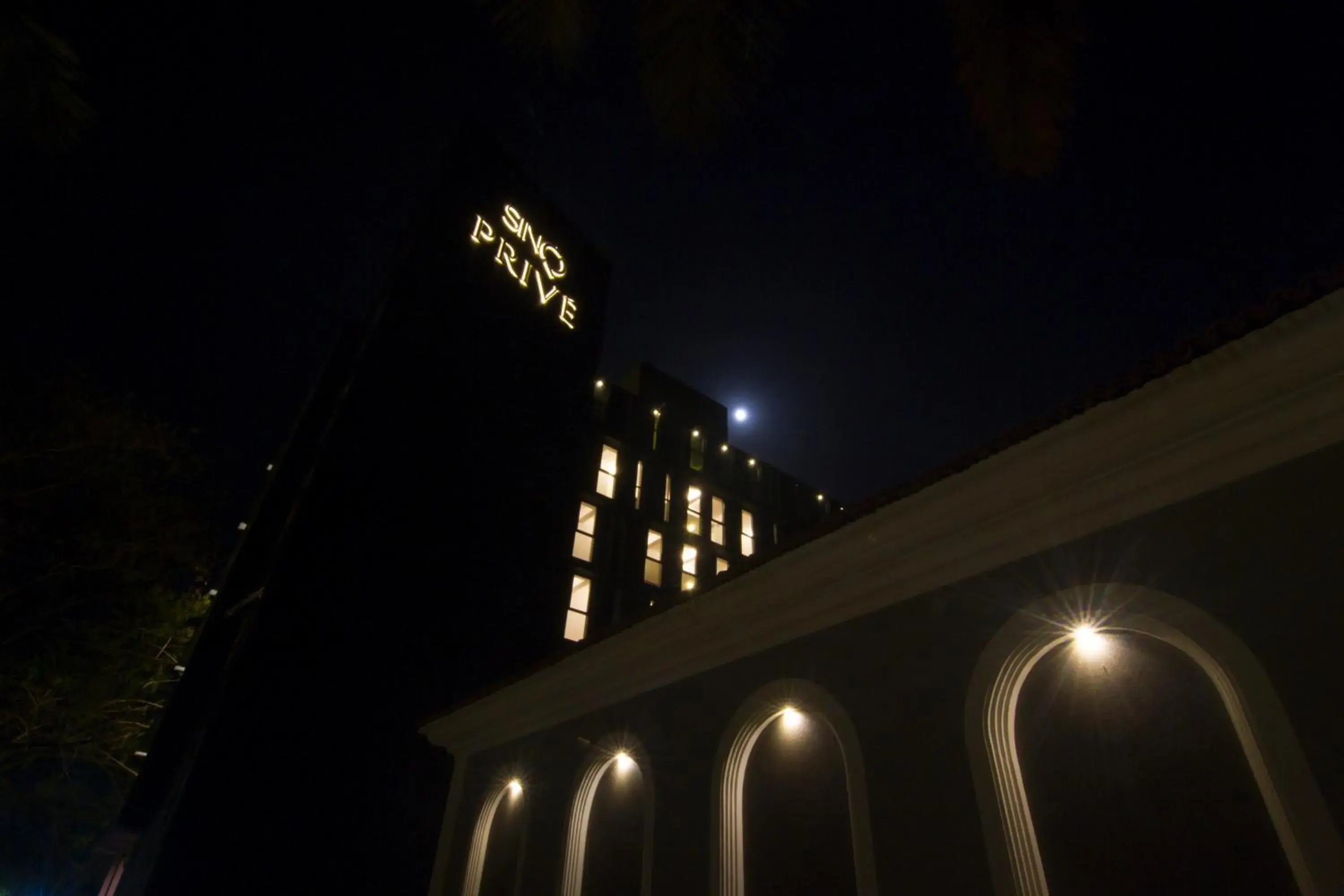 Property building in SinQ Prive Property building in SinQ Prive