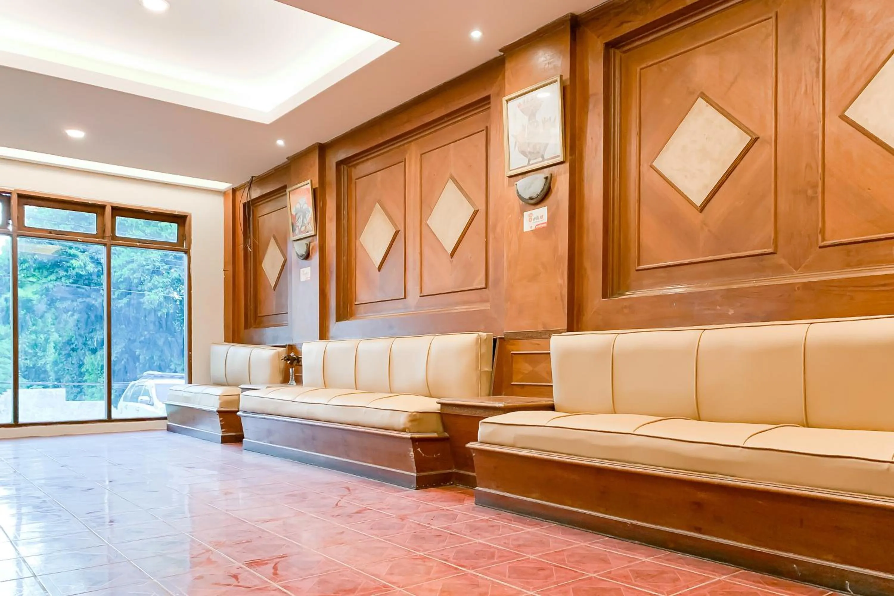 Seating area in RedDoorz near RSUD R Syamsudin Sukabumi