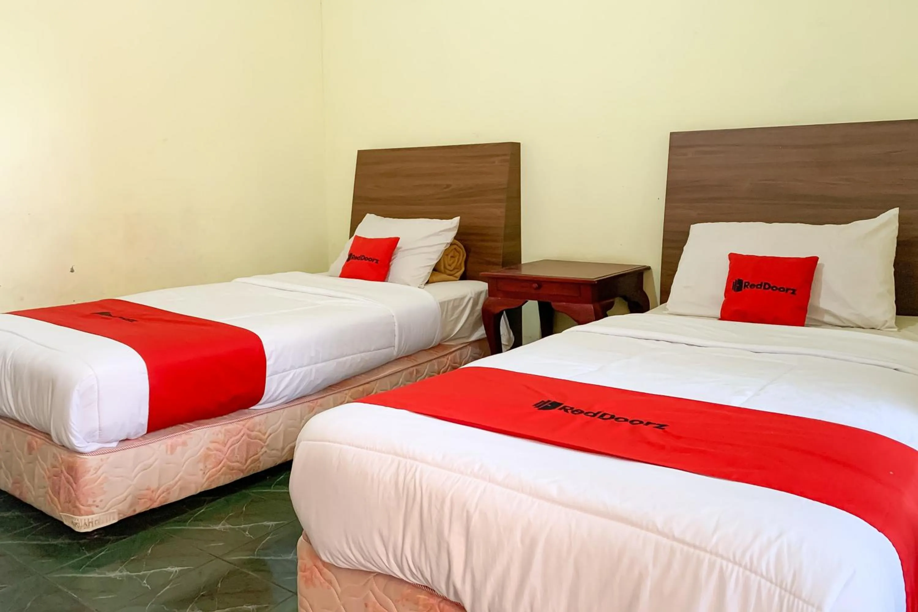 Bedroom, Bed in RedDoorz near RSUD R Syamsudin Sukabumi