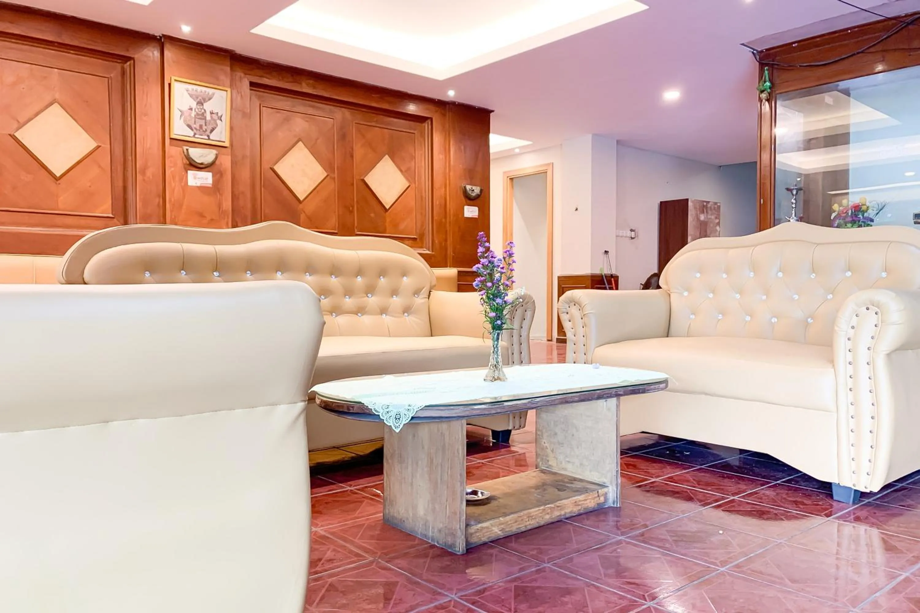 Seating area in RedDoorz near RSUD R Syamsudin Sukabumi