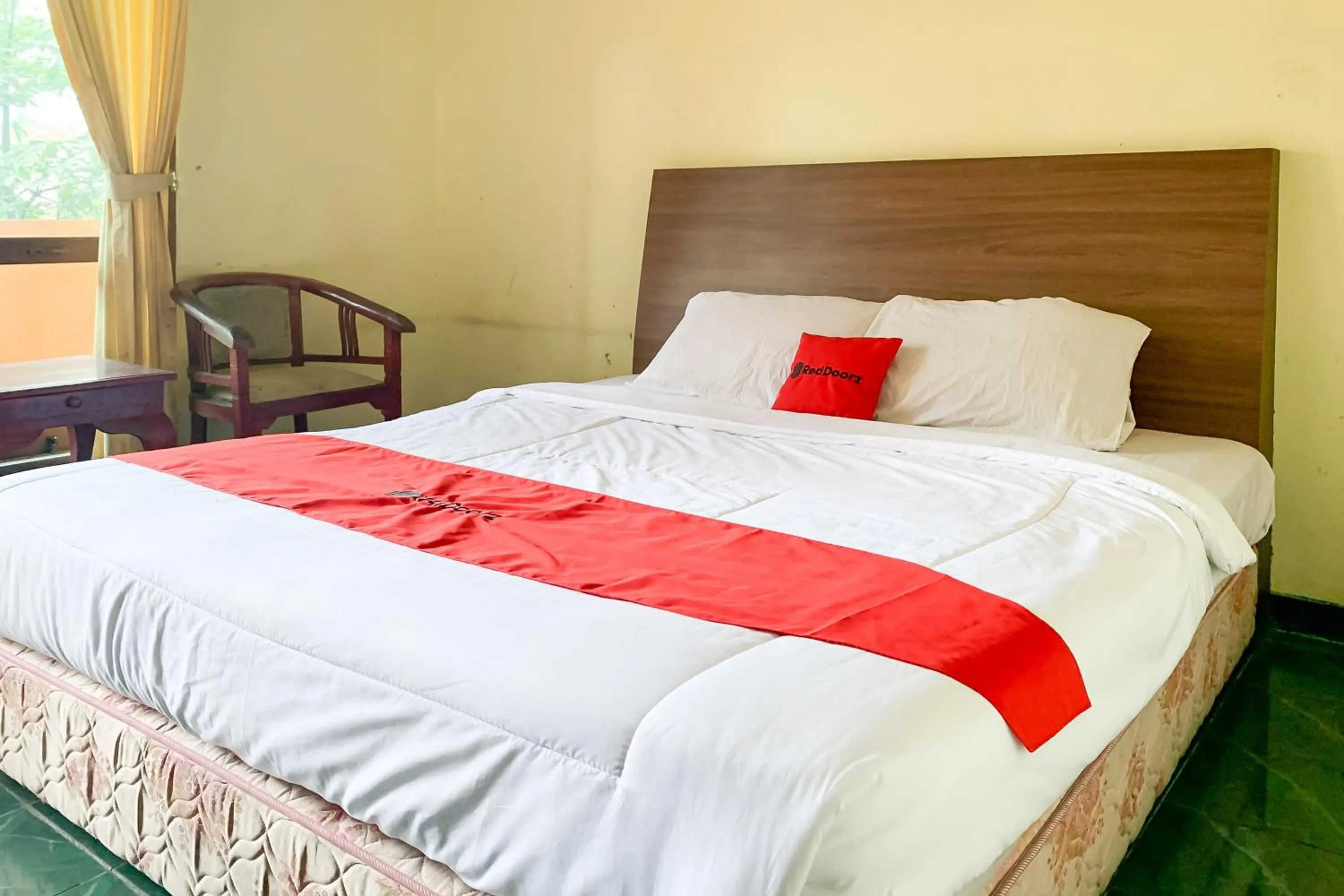 Bedroom, Bed in RedDoorz near RSUD R Syamsudin Sukabumi